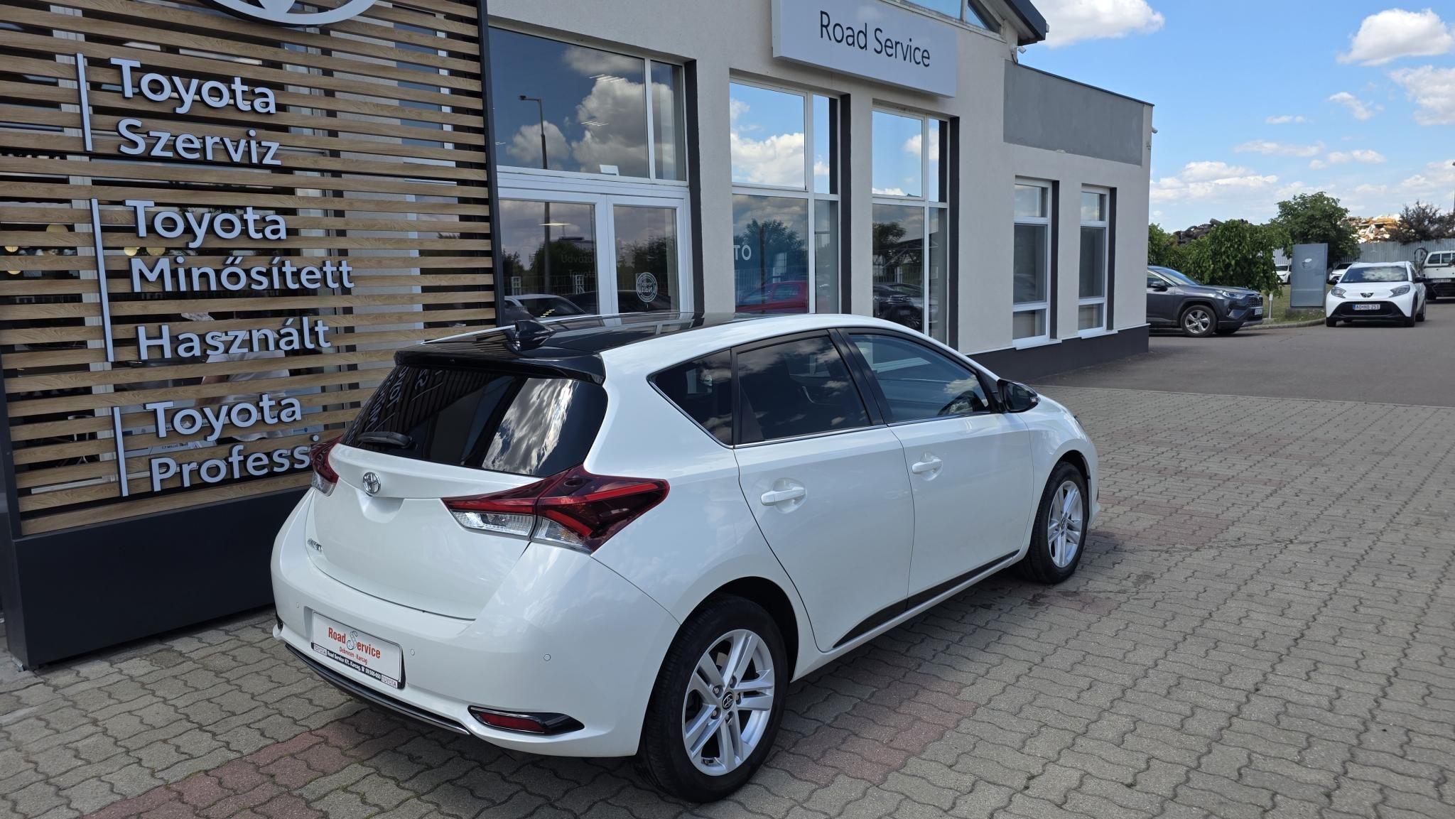 TOYOTA AURIS 1.6 Selection