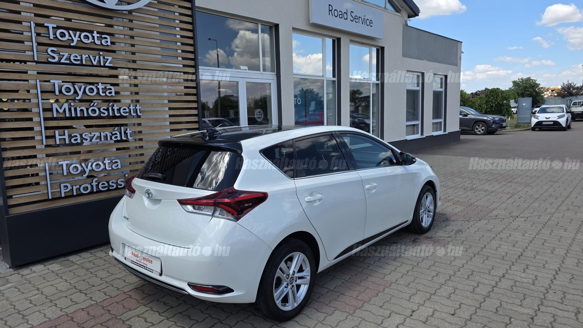TOYOTA AURIS 1.6 Selection