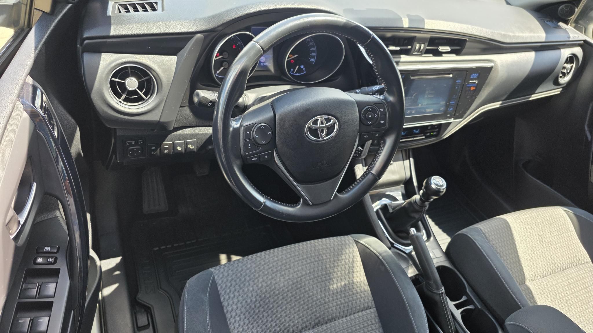 TOYOTA AURIS 1.6 Selection