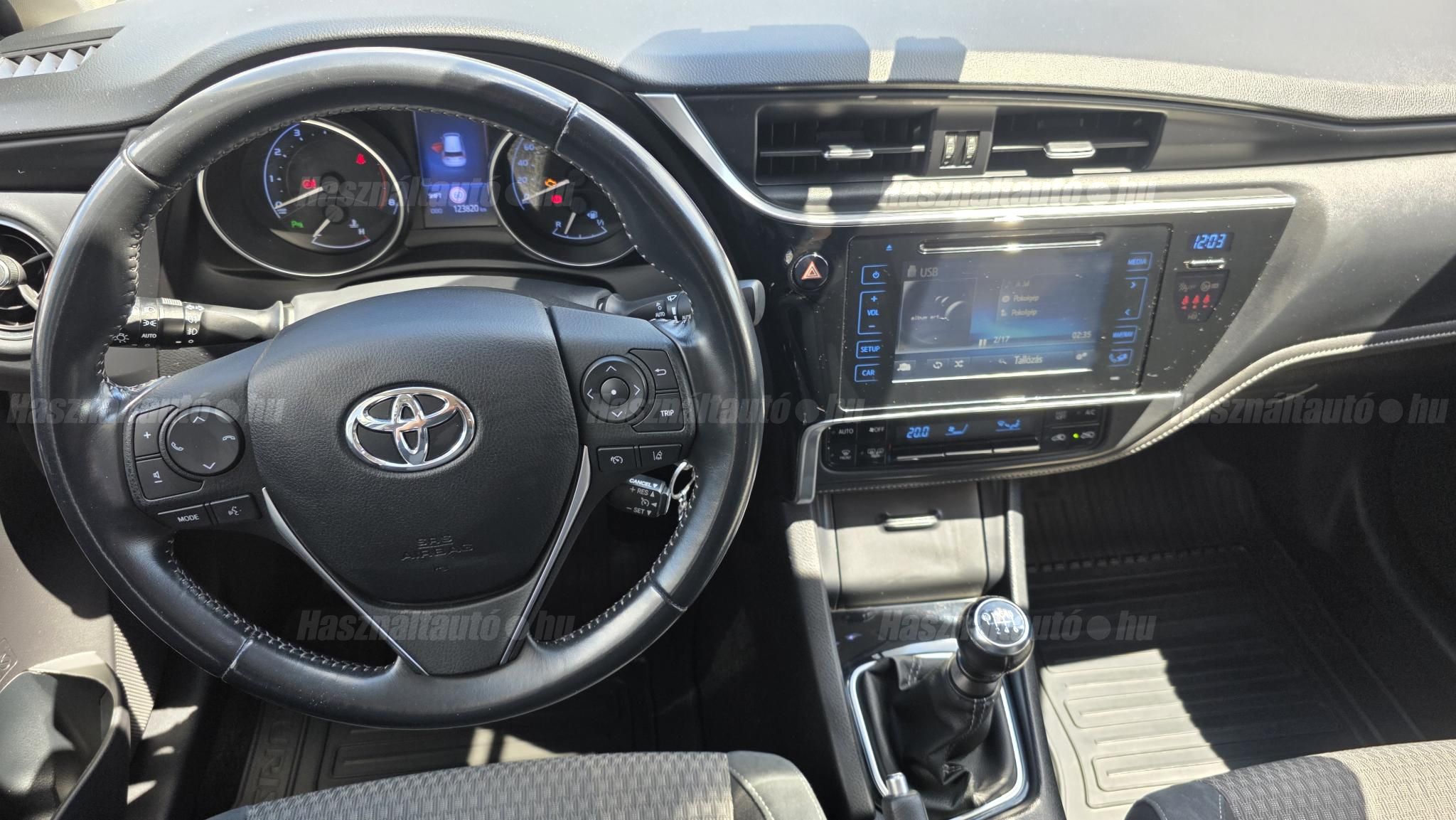 TOYOTA AURIS 1.6 Selection