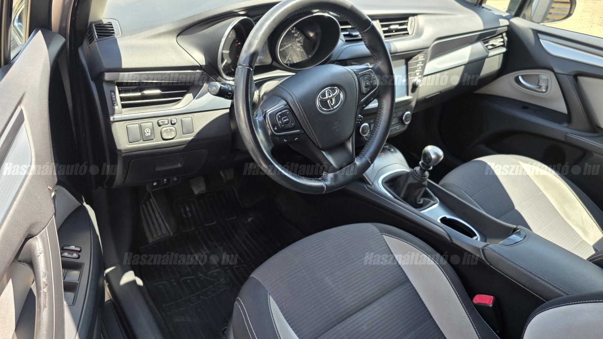 TOYOTA AVENSIS 2.0 D-4D Active Trend