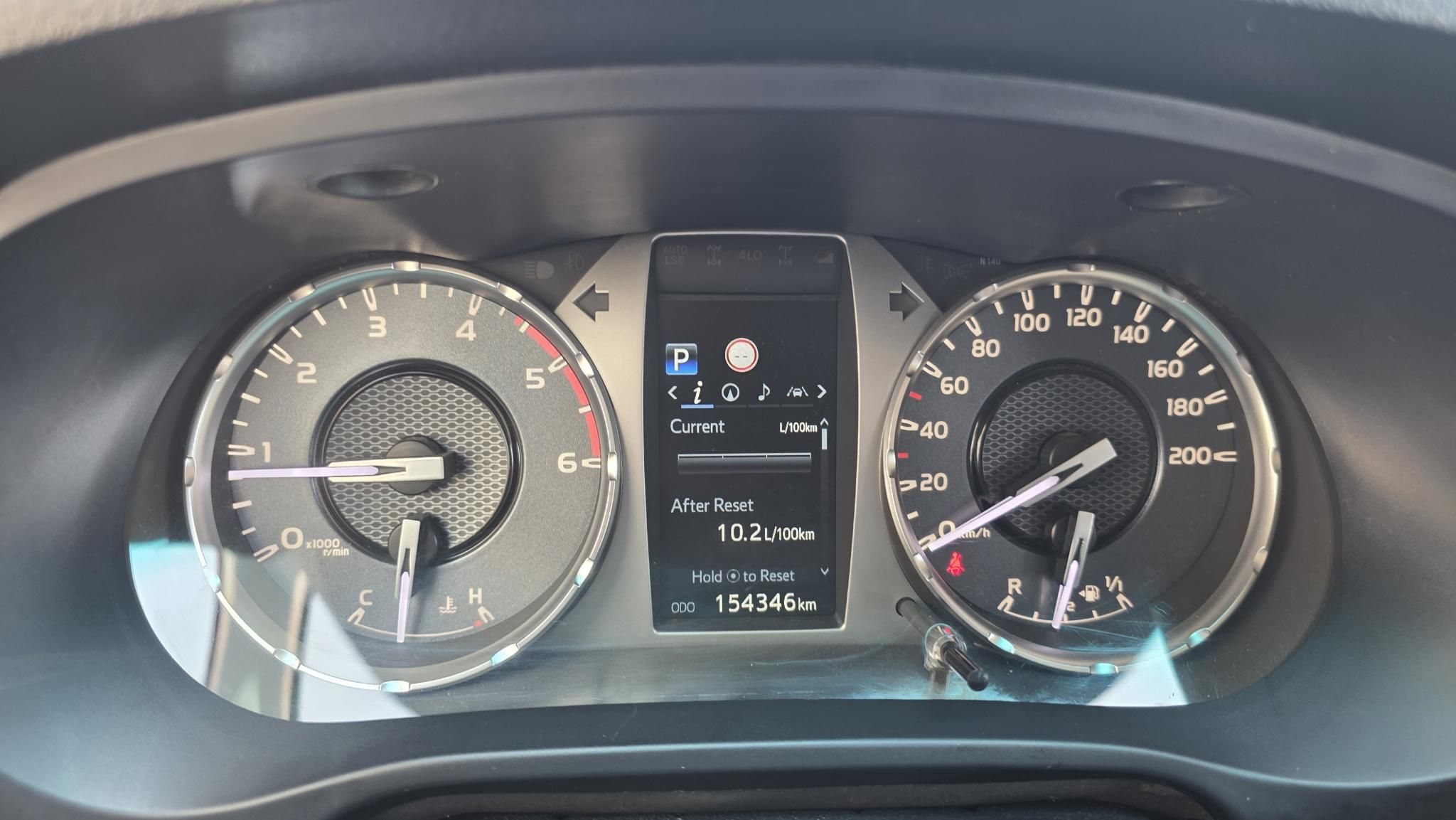 TOYOTA HILUX 2.8 D-4D 4x4 Double Executive (Automata)