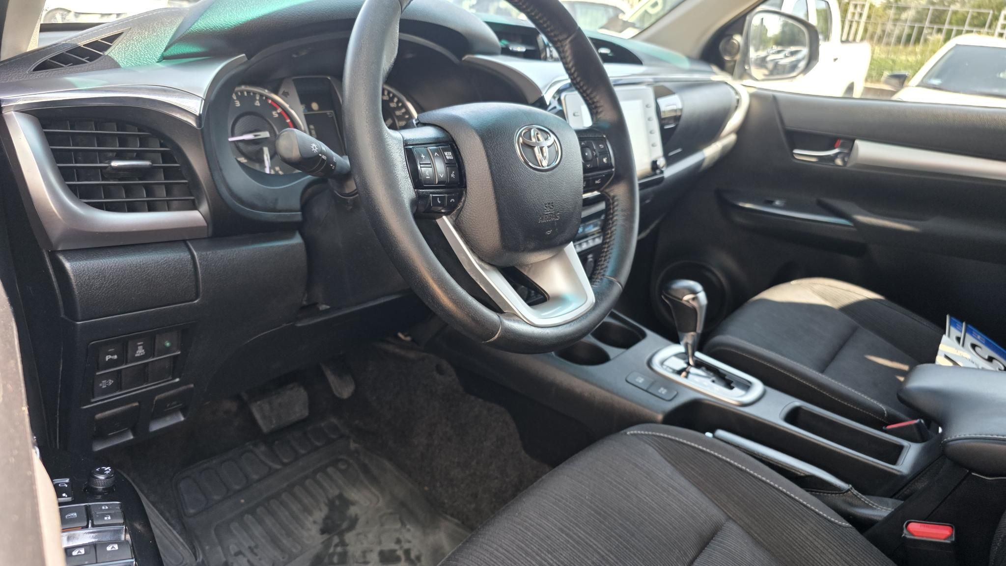 TOYOTA HILUX 2.8 D-4D 4x4 Double Executive (Automata)