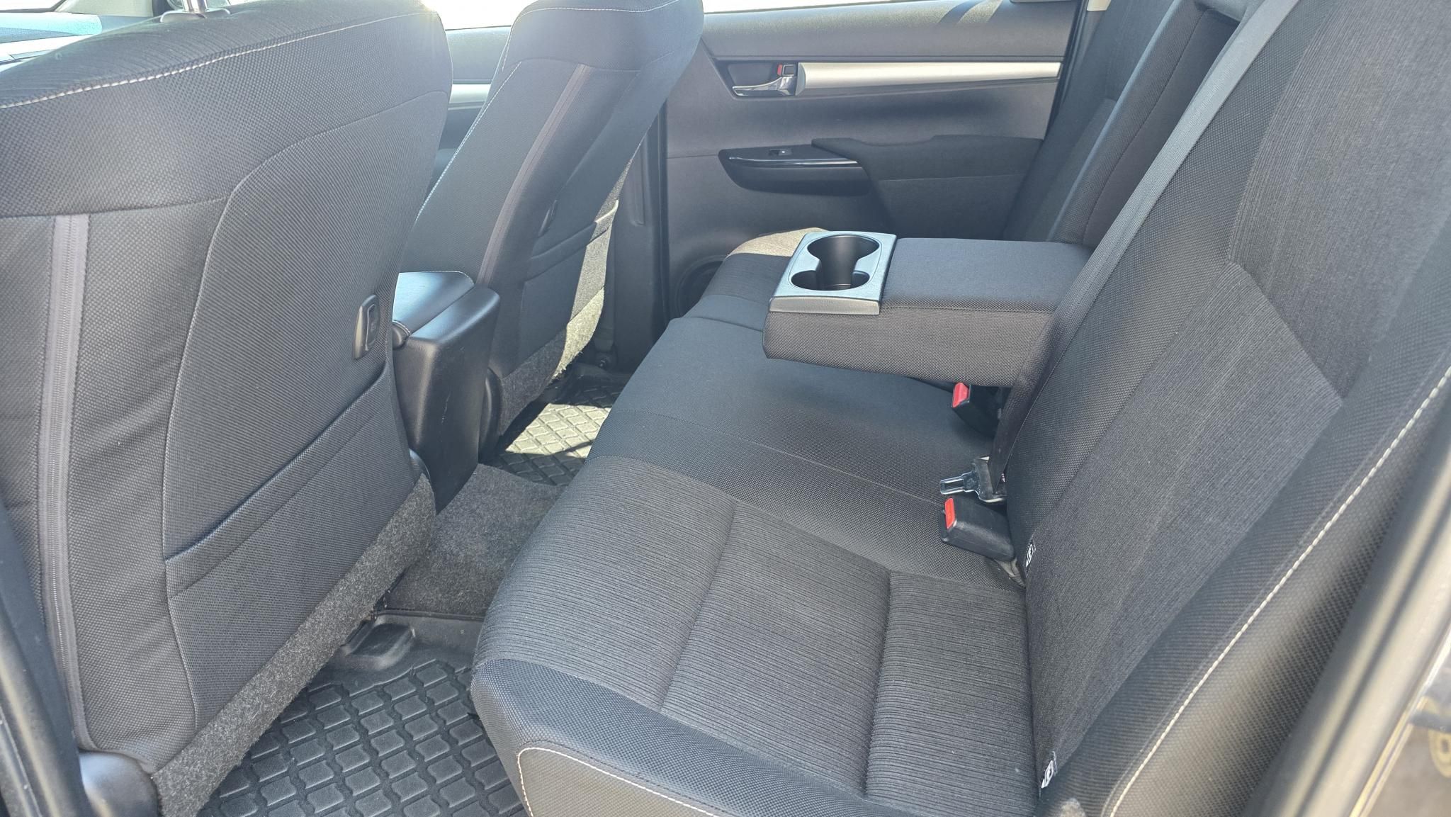 TOYOTA HILUX 2.8 D-4D 4x4 Double Executive (Automata)