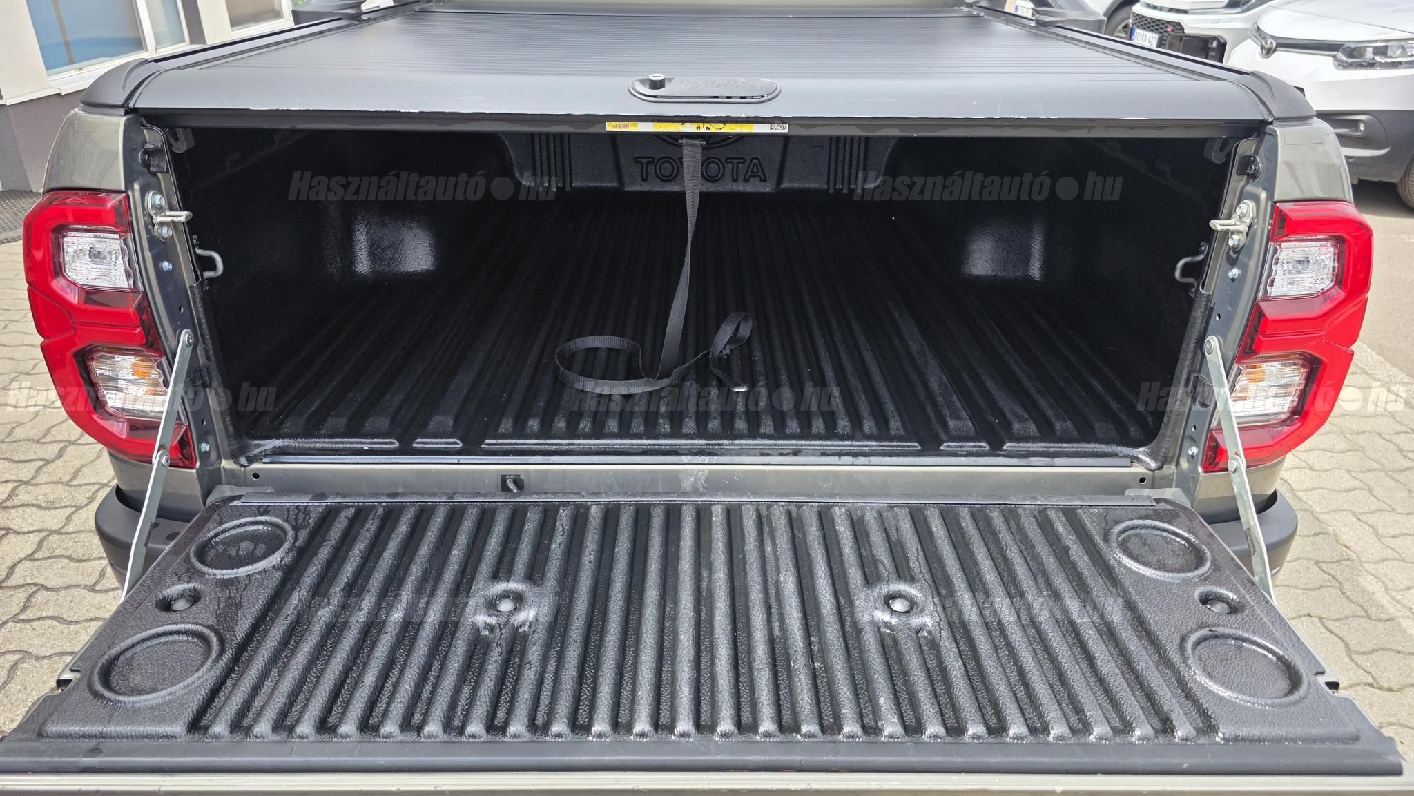 TOYOTA HILUX 2.8 D-4D 4x4 Double Invincible (Automata) Nincs ÁFA!!!