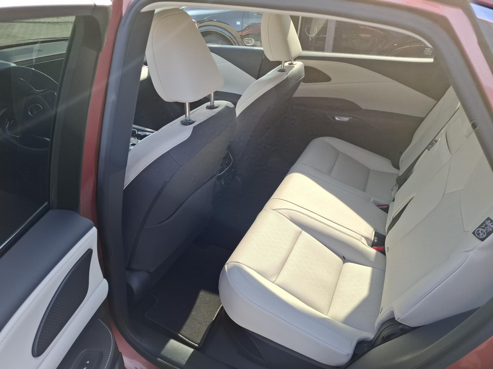 LEXUS RX 350h Prestige e-CVT + GYÁRI TÉLI KERÉK
