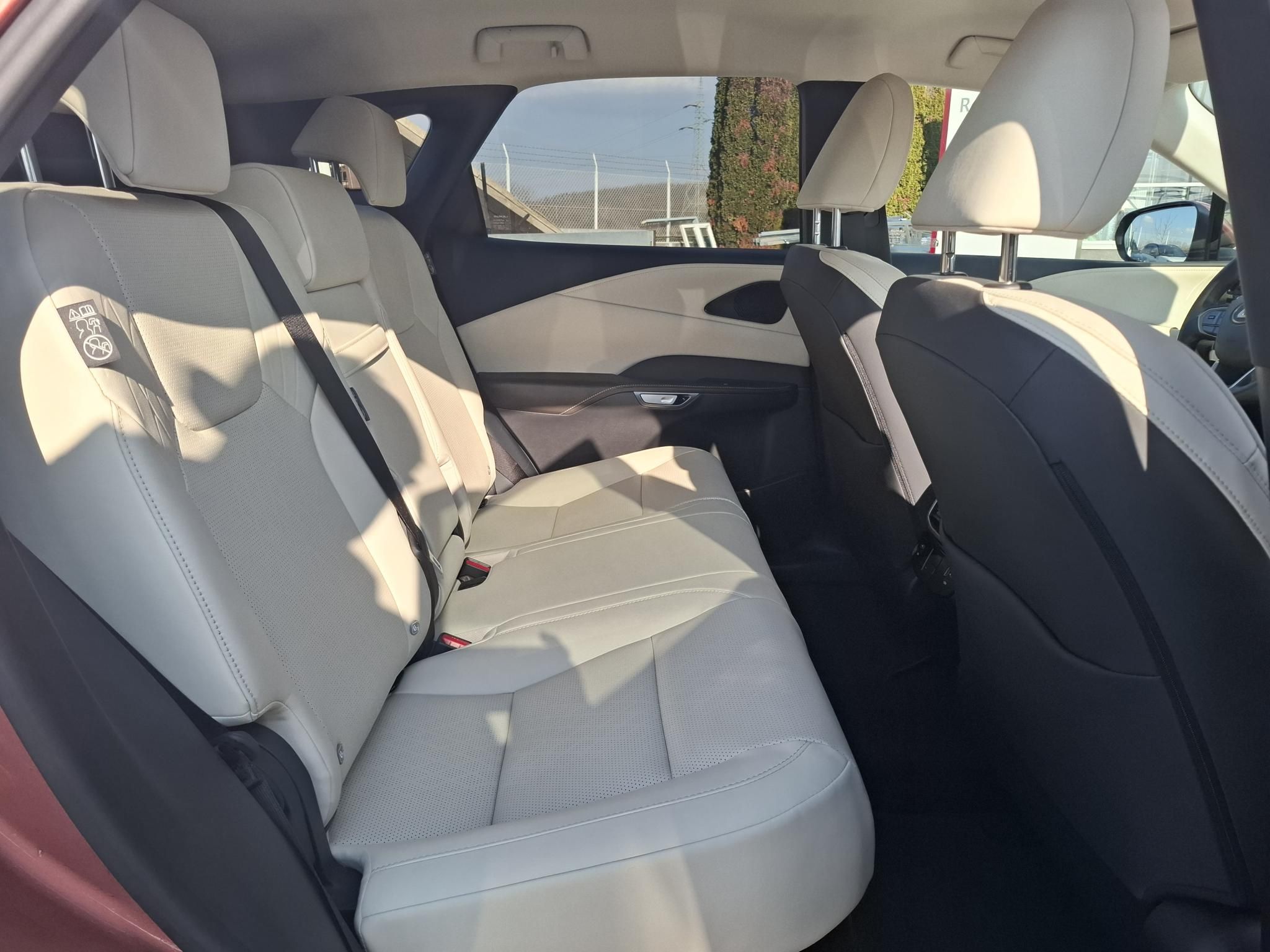 LEXUS RX 350h Prestige e-CVT + GYÁRI TÉLI KERÉK