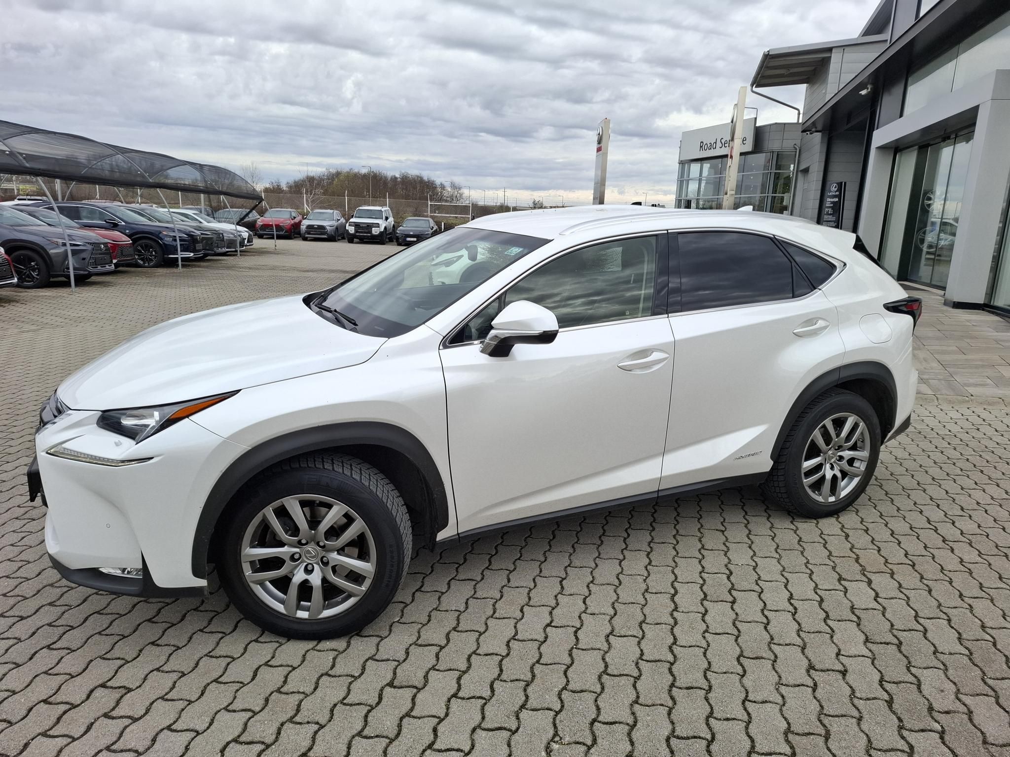 LEXUS NX 300h Executive Plus Safety CVT +Gyári levehető vonóhorog