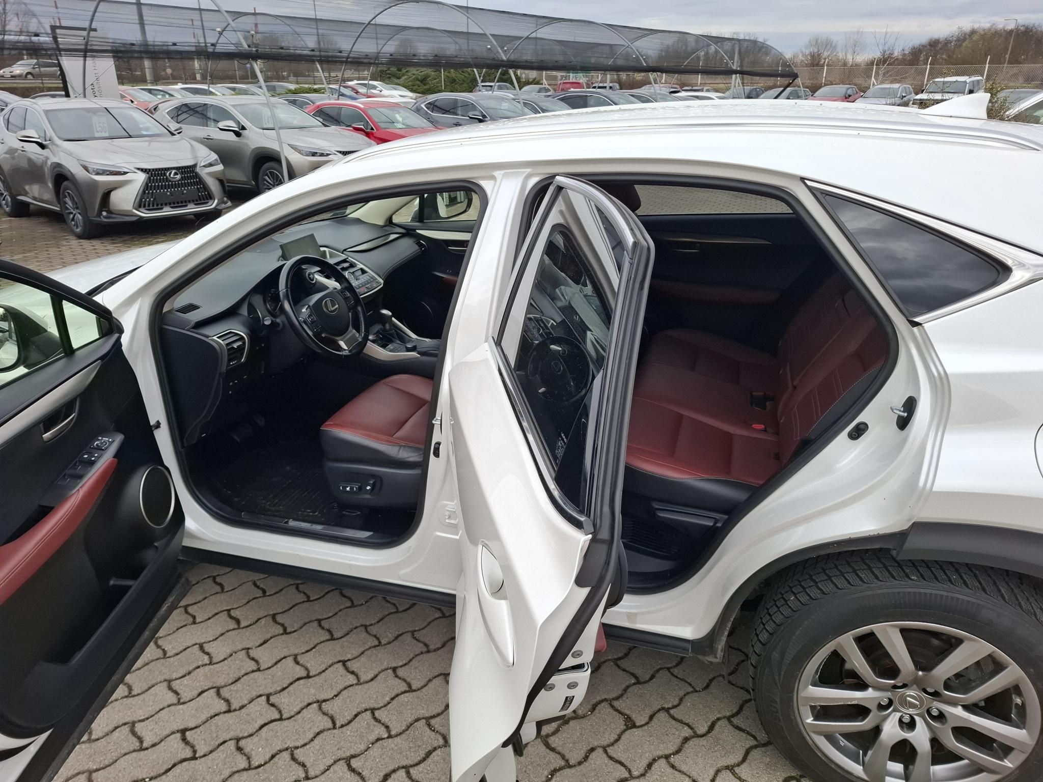 LEXUS NX 300h Executive Plus Safety CVT +Gyári levehető vonóhorog
