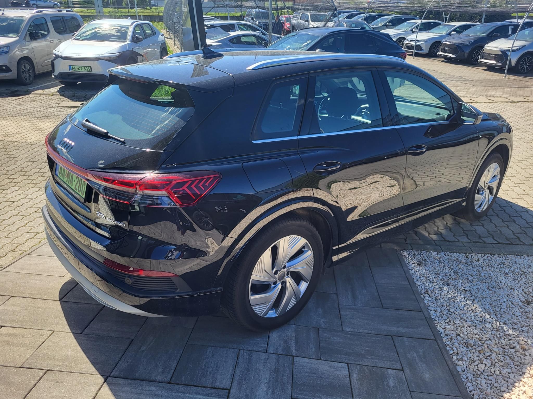 AUDI Q4 e-tron 35 (Automata) + Téli kerék
