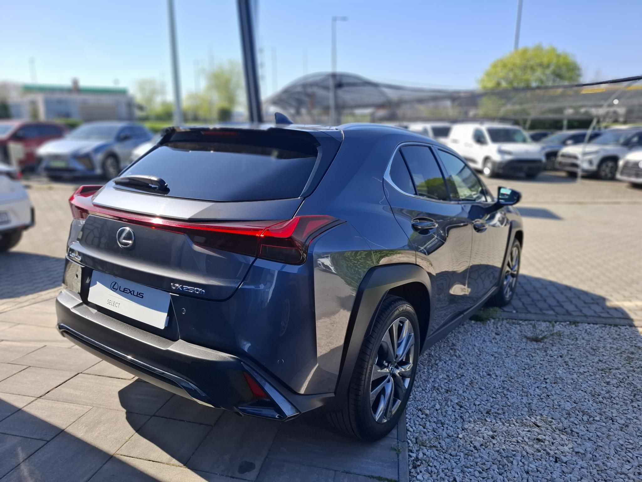 LEXUS UX 250h F Sport Design CVT + 2 Év Lexus Select Garanciával
