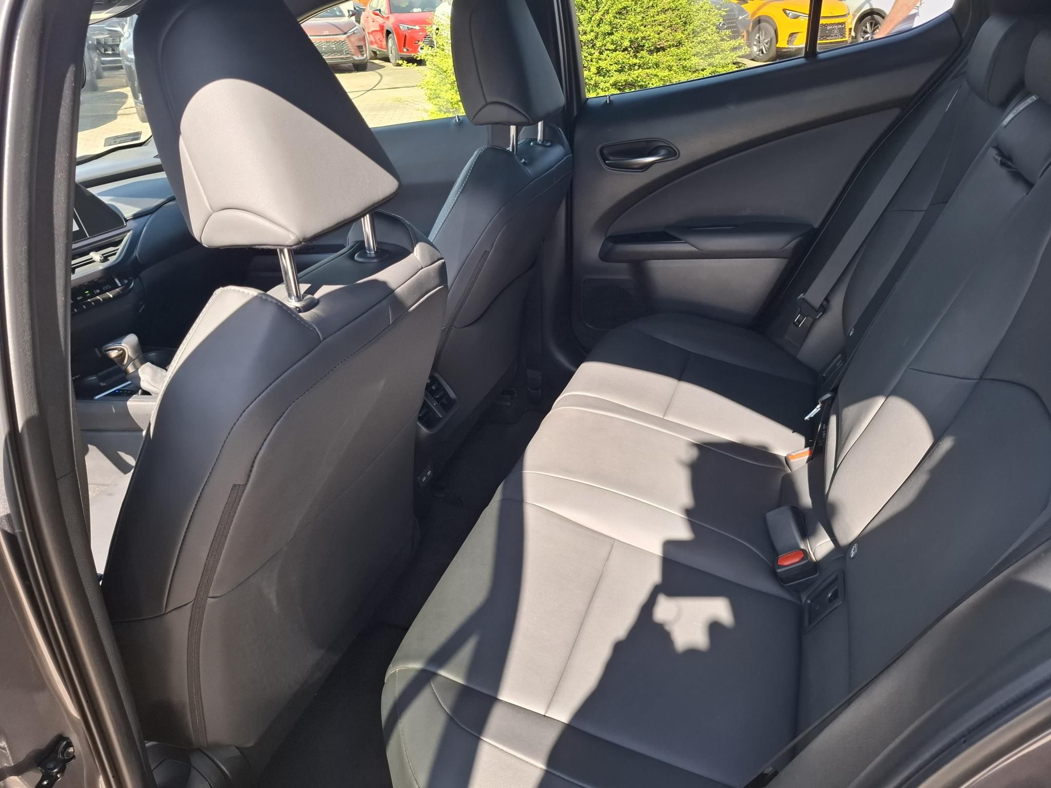 LEXUS UX 250h F Sport Design CVT + 2 Év Lexus Select Garanciával