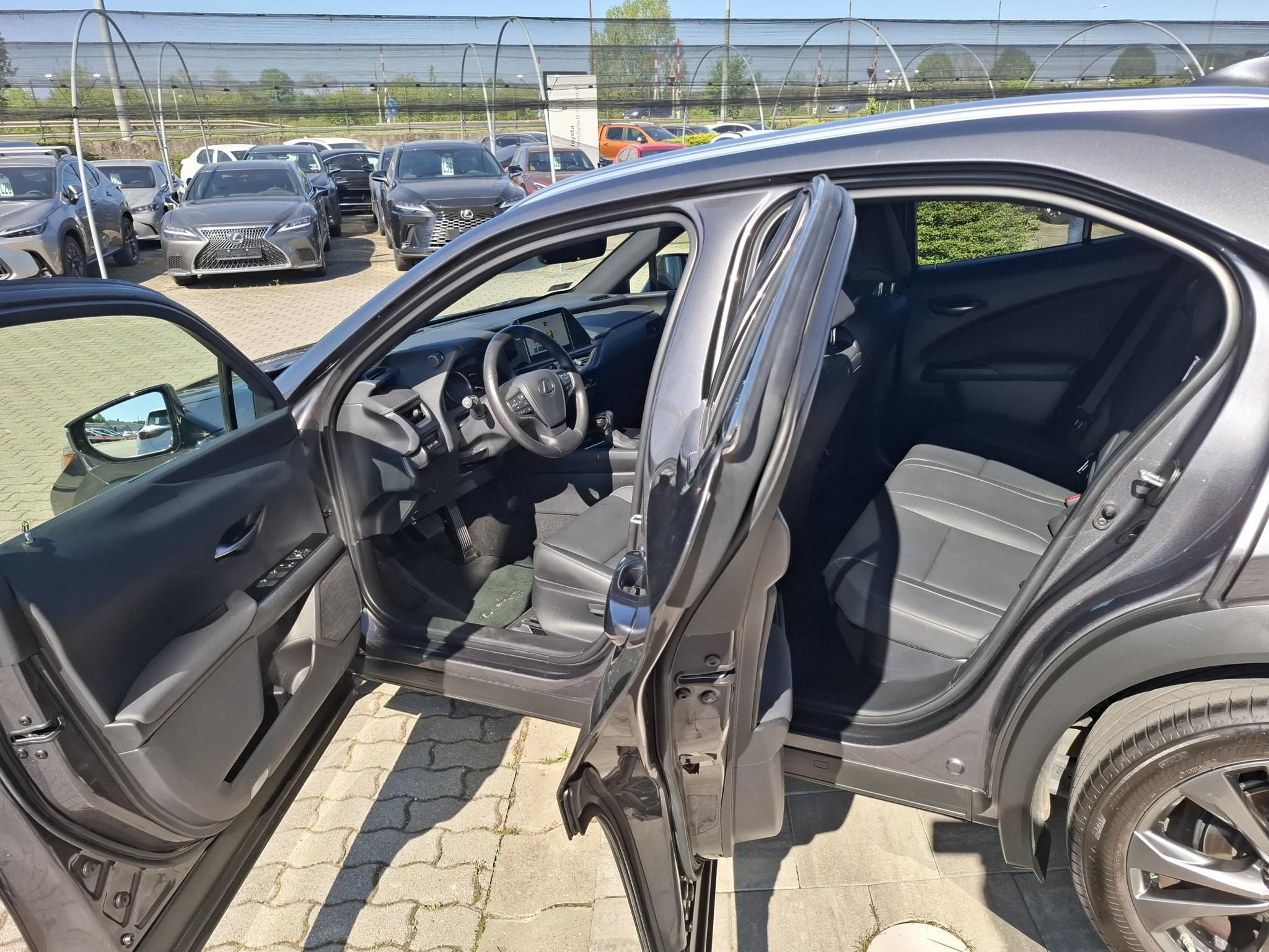LEXUS UX 250h F Sport Design CVT + 2 Év Lexus Select Garanciával