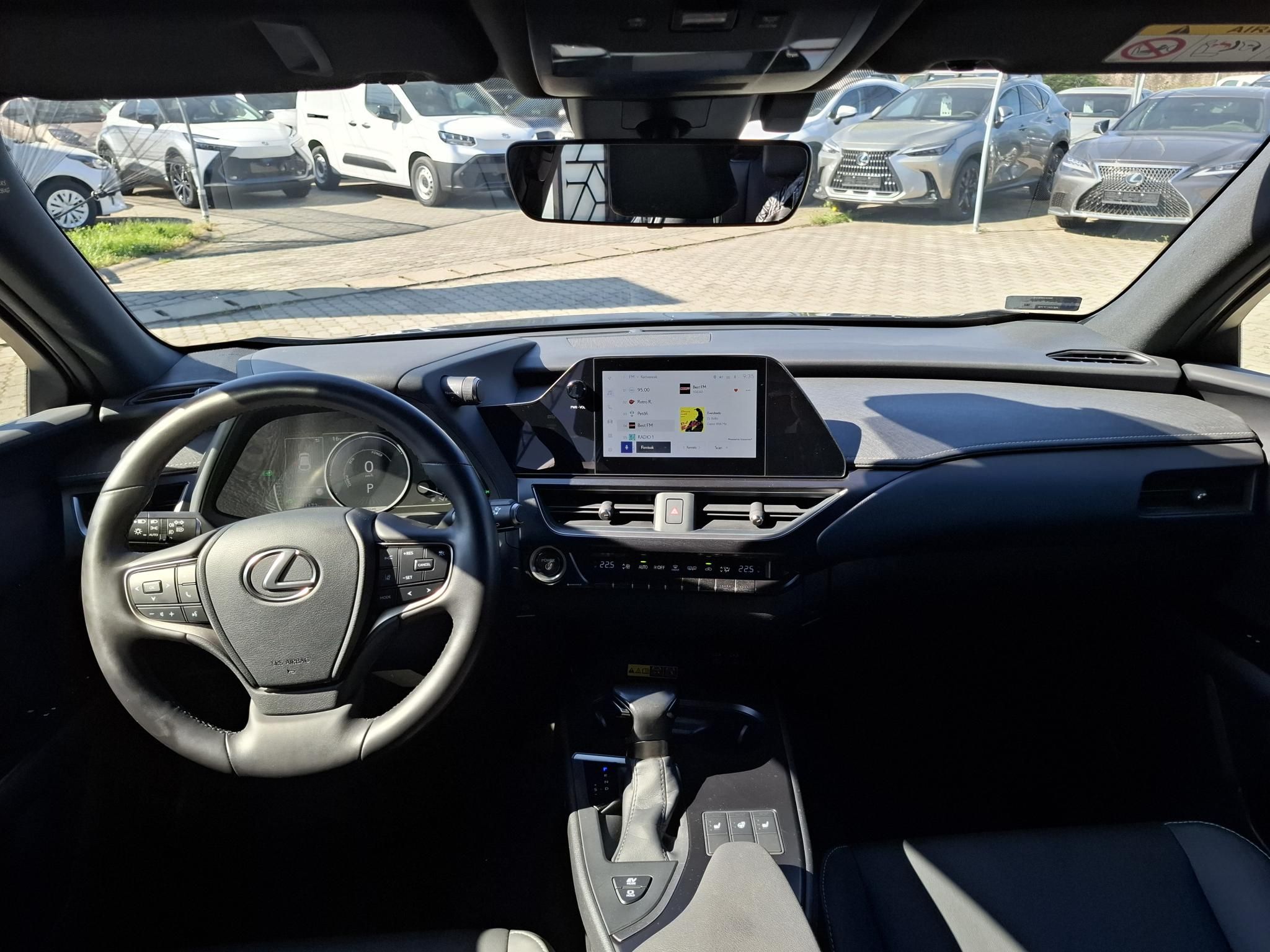 LEXUS UX 250h F Sport Design CVT + 2 Év Lexus Select Garanciával