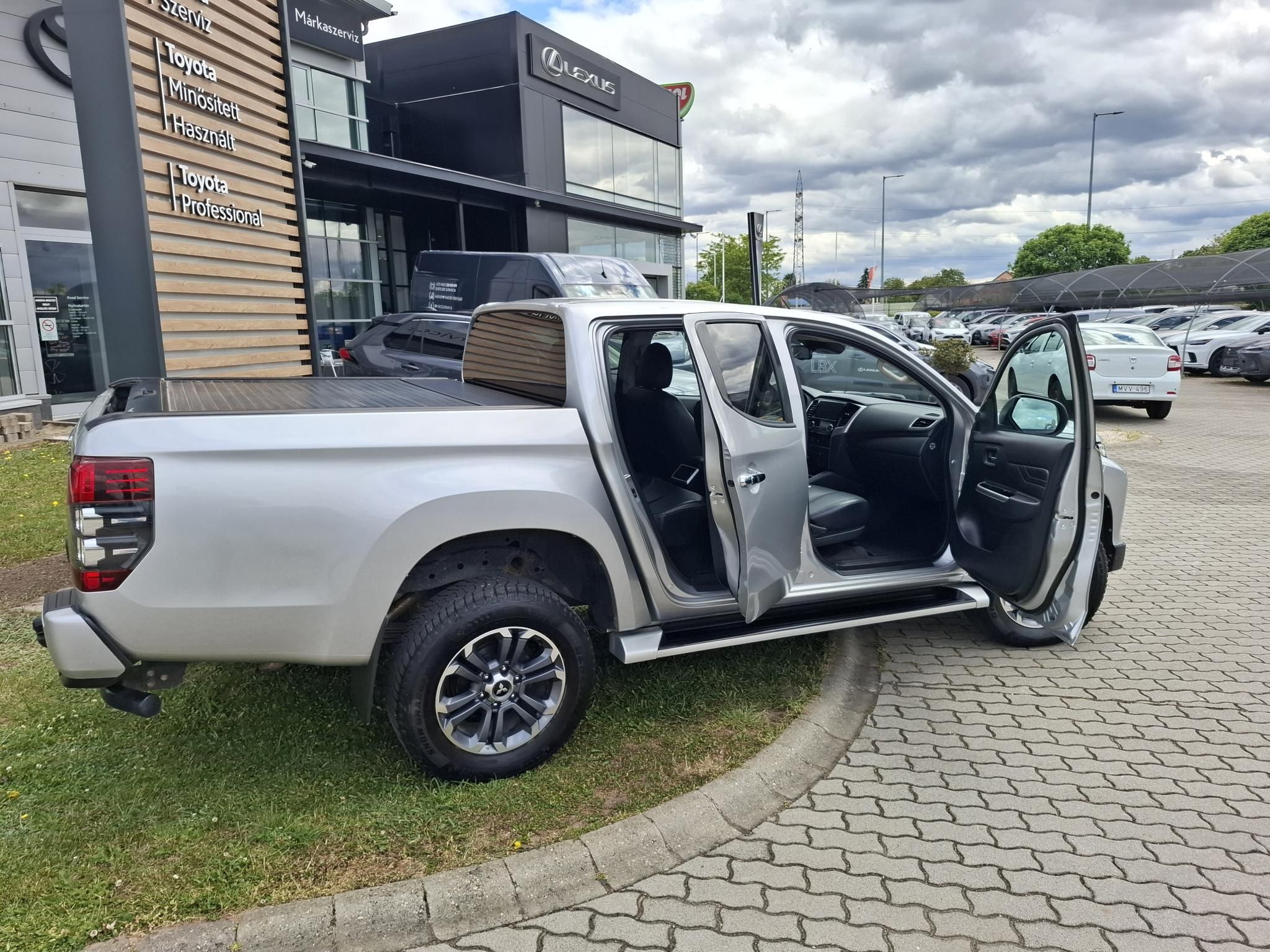 MITSUBISHI L 200 2.2 D Instyle A T 2028. oktober-ig GARANCIÁS