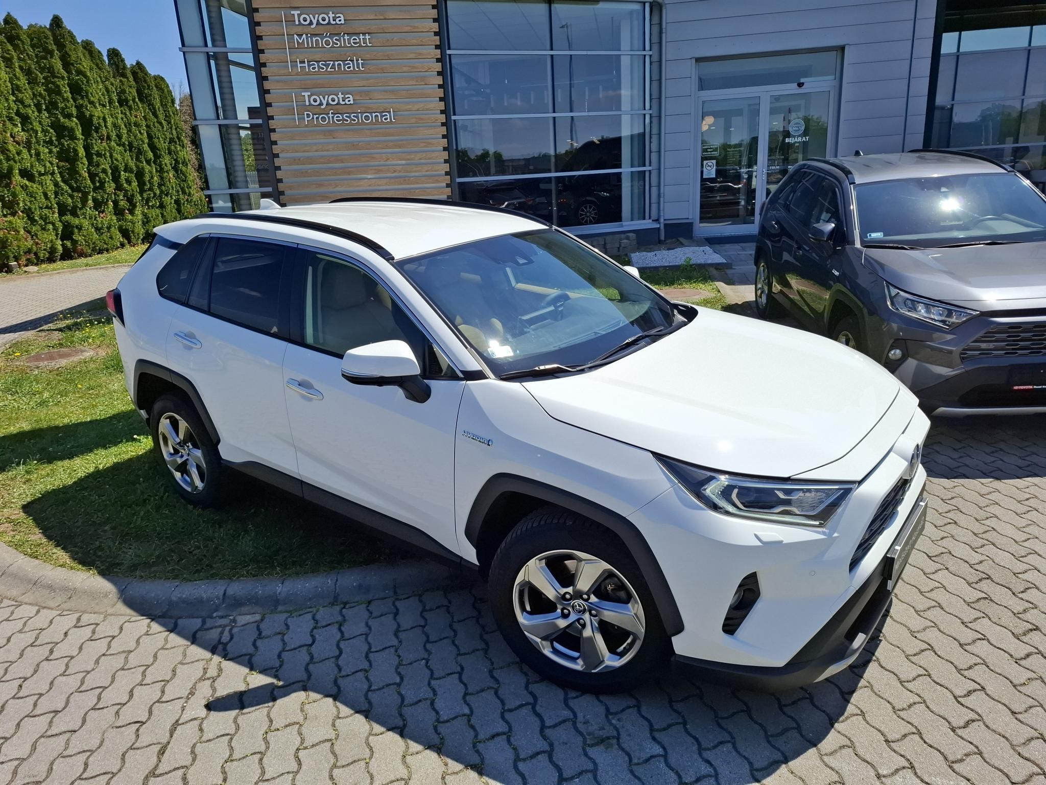 TOYOTA RAV 4 Rav4 2.5 Hybrid Executive e-CVT + 2 év Toyota Minősített Használt Autó Garancia