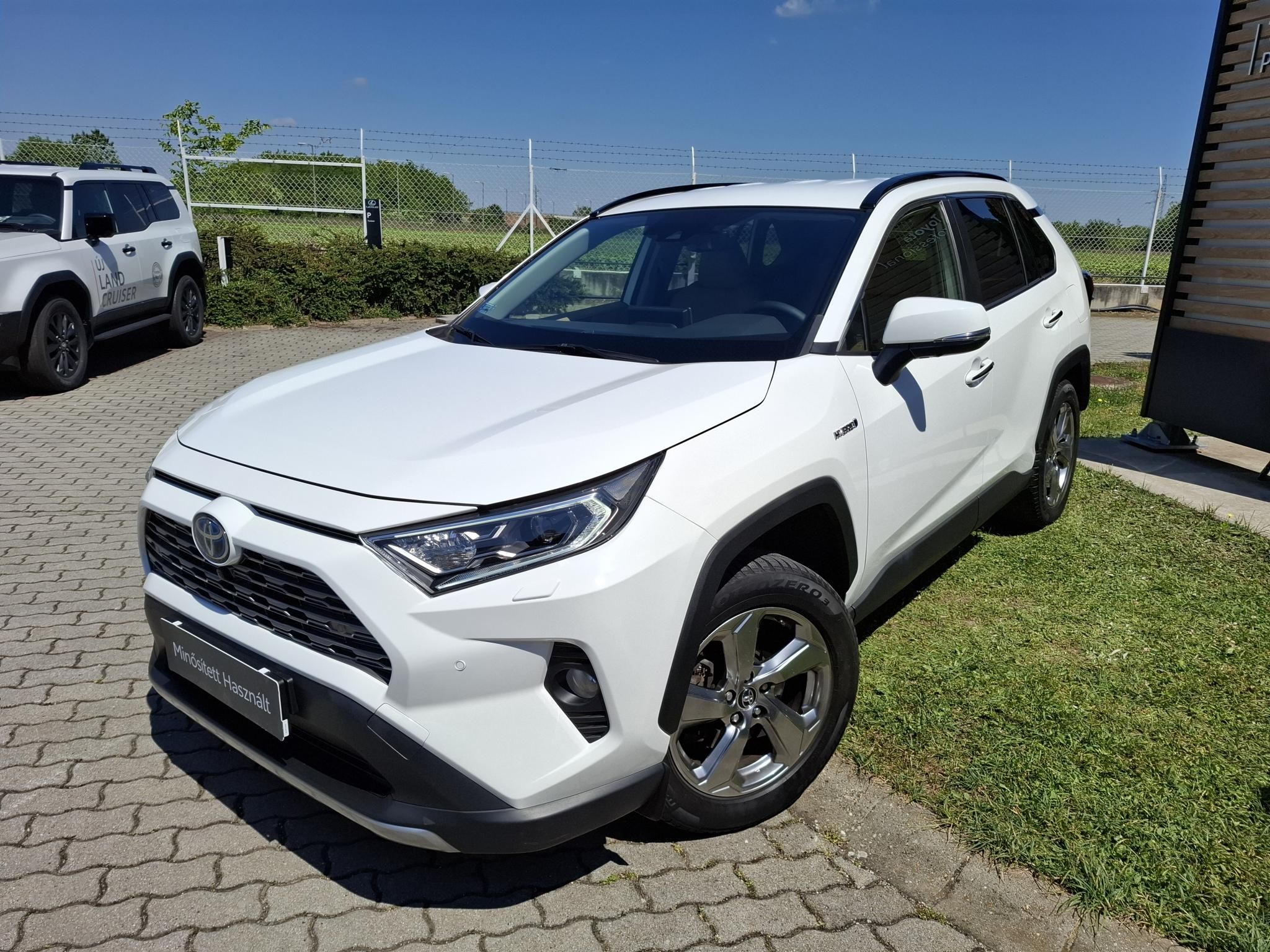 TOYOTA RAV 4 Rav4 2.5 Hybrid Executive e-CVT + 2 év Toyota Minősített Használt Autó Garancia