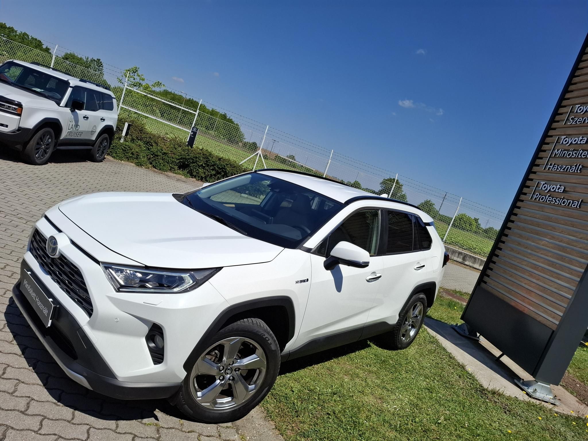 TOYOTA RAV 4 Rav4 2.5 Hybrid Executive e-CVT + 2 év Toyota Minősített Használt Autó Garancia