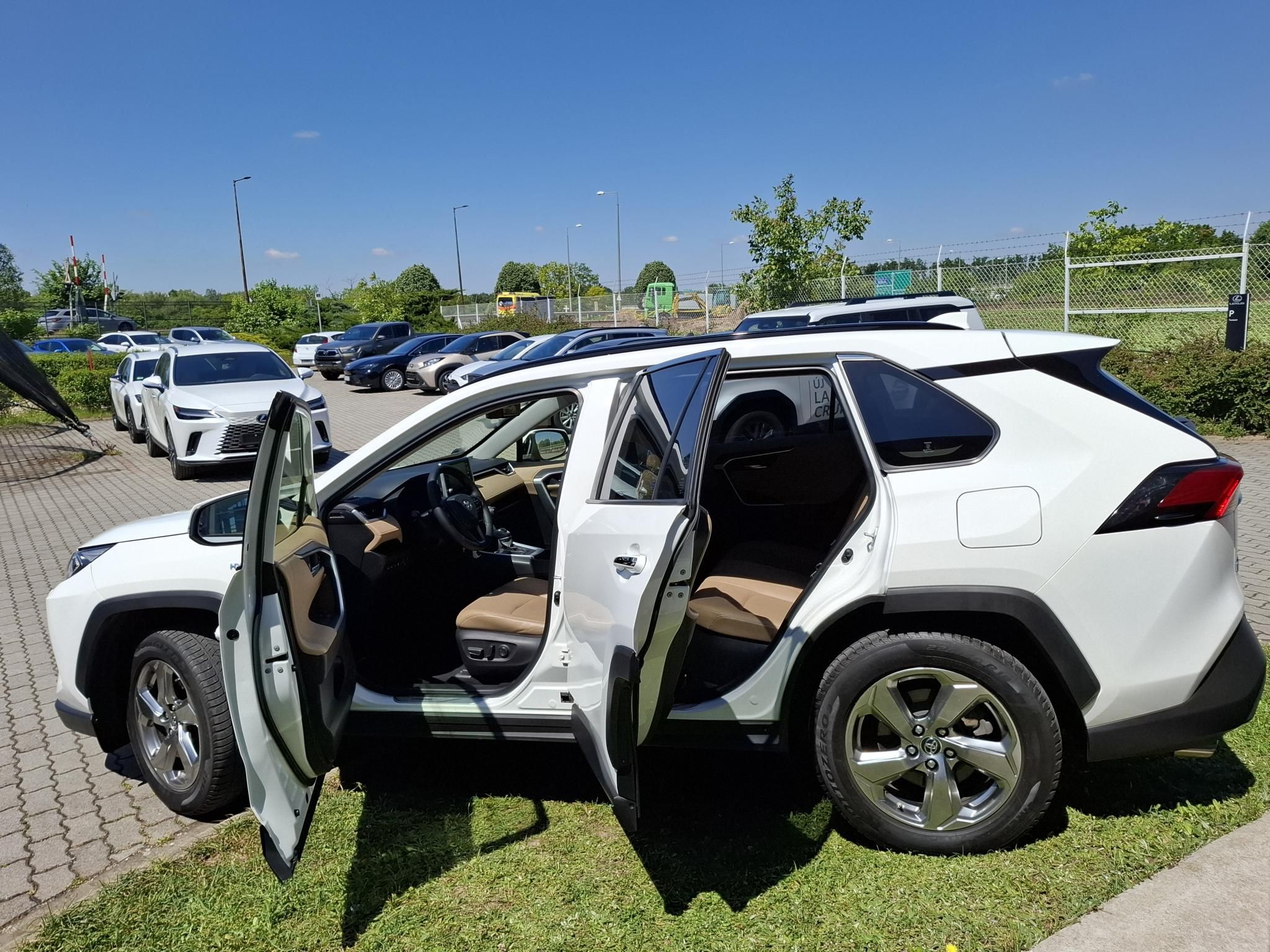 TOYOTA RAV 4 Rav4 2.5 Hybrid Executive e-CVT + 2 év Toyota Minősített Használt Autó Garancia
