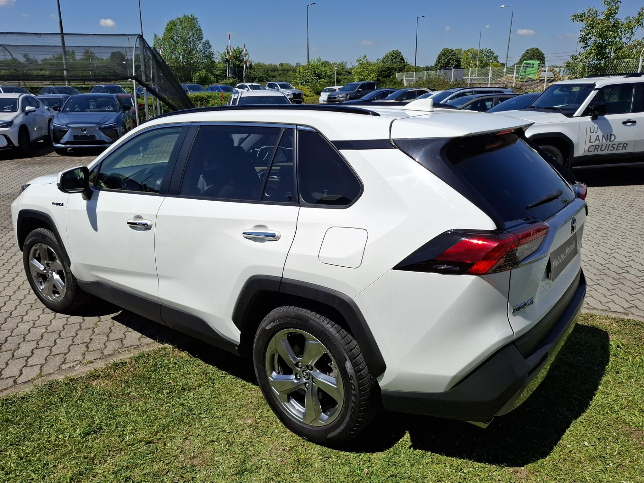 TOYOTA RAV 4 Rav4 2.5 Hybrid Executive e-CVT + 2 év Toyota Minősített Használt Autó Garancia