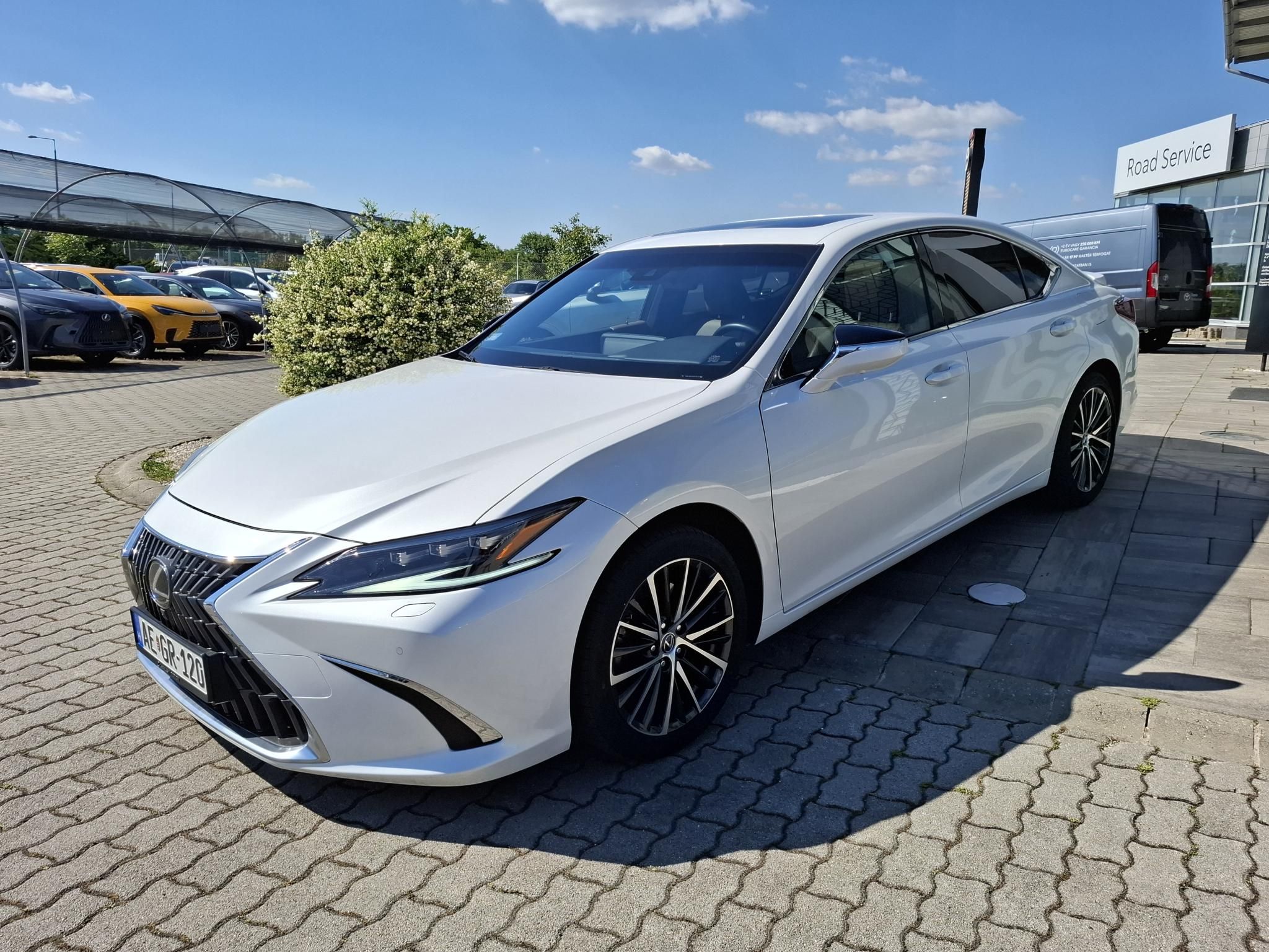 LEXUS ES 300h Prestiege Top CVT Mark Lewinson hangrendszer!! + Michelin téli gumik