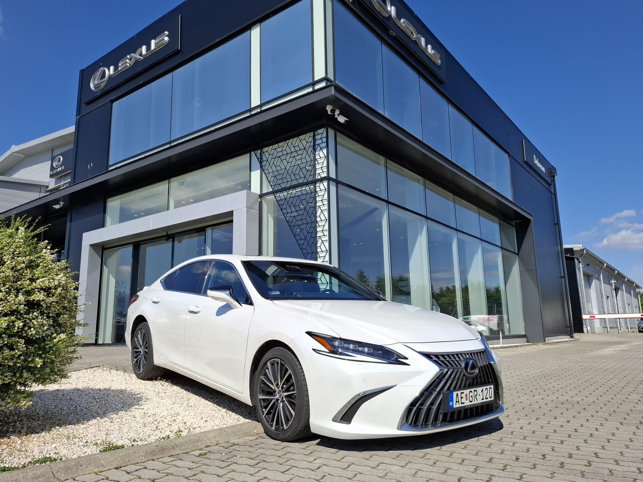 LEXUS ES 300h Prestiege Top CVT Mark Lewinson hangrendszer!! + Michelin téli gumik