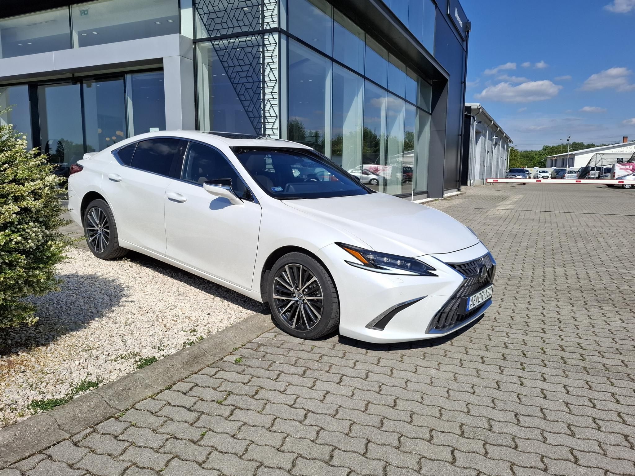 LEXUS ES 300h Prestiege Top CVT Mark Lewinson hangrendszer!! + Michelin téli gumik