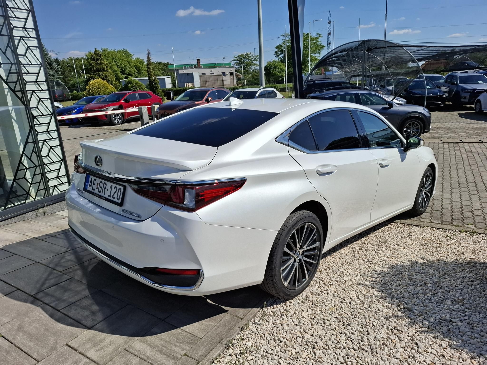 LEXUS ES 300h Prestiege Top CVT Mark Lewinson hangrendszer!! + Michelin téli gumik