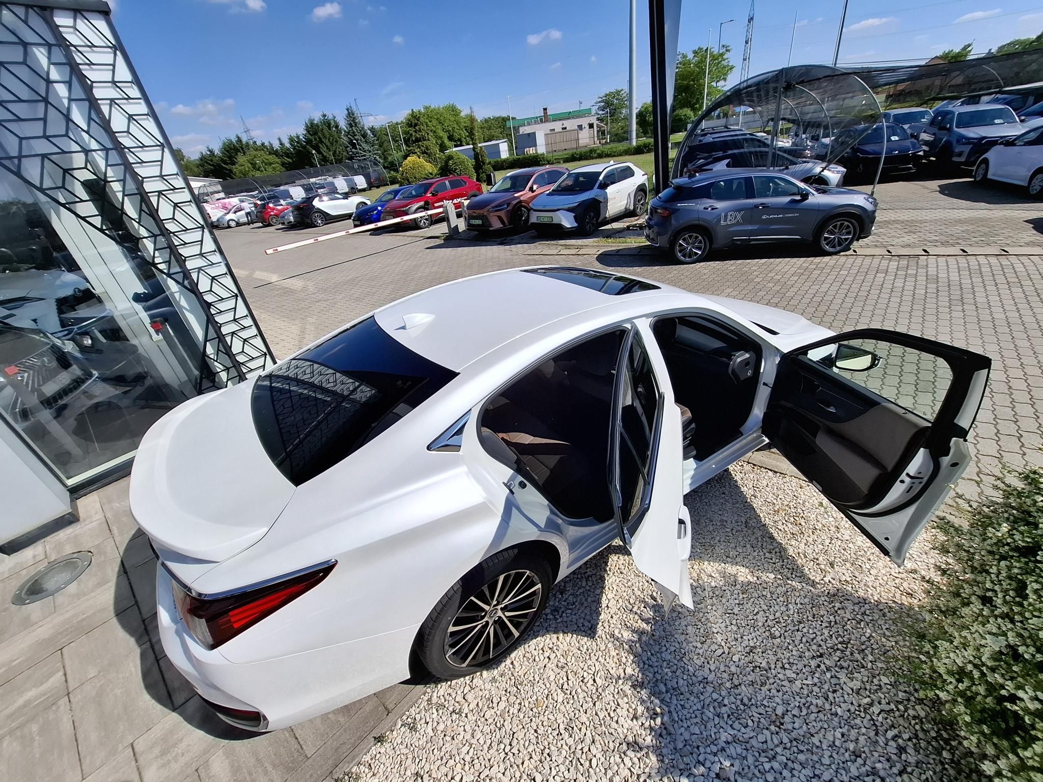 LEXUS ES 300h Prestiege Top CVT Mark Lewinson hangrendszer!! + Michelin téli gumik