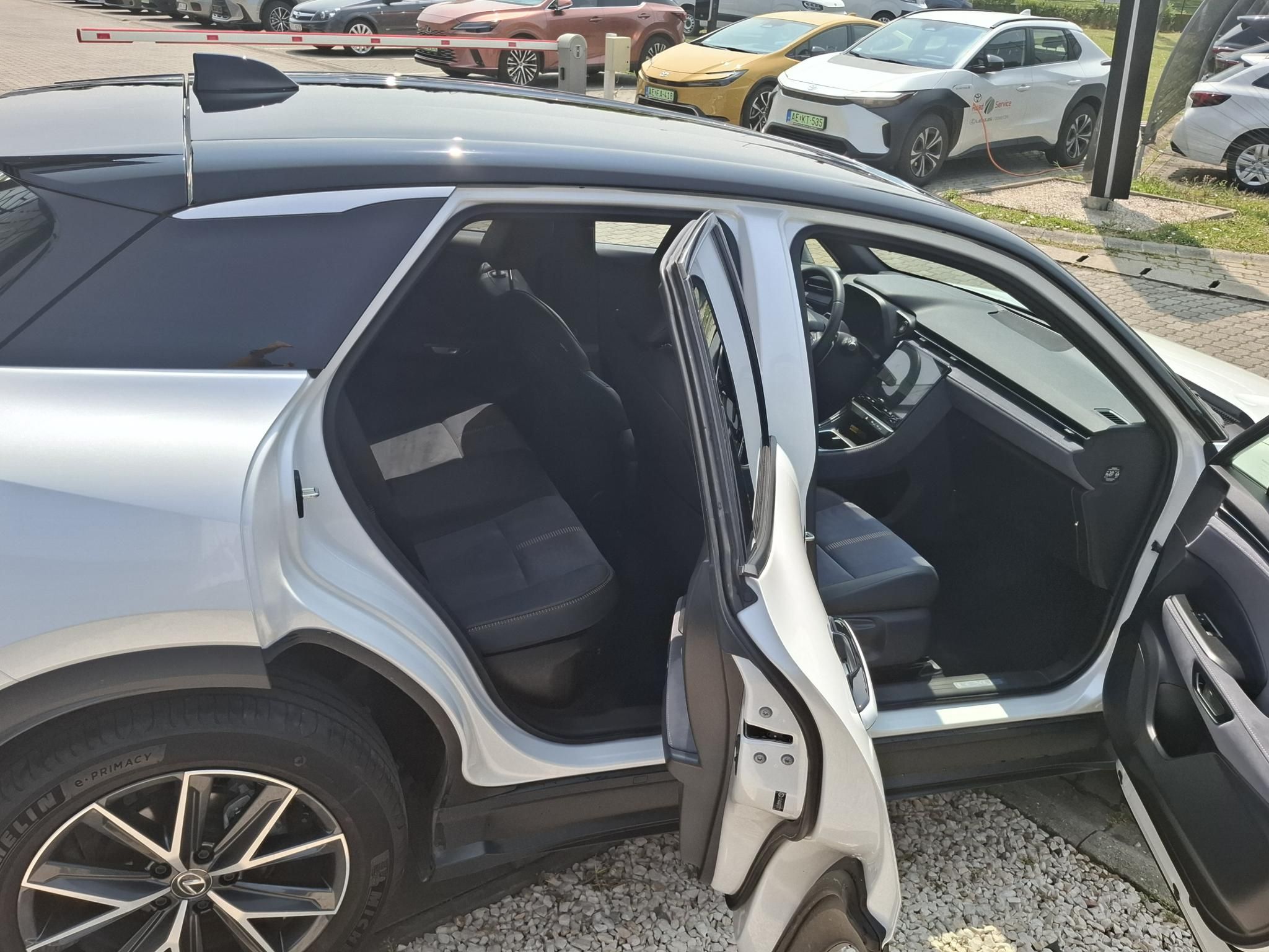 LEXUS LBX 1.5 Hybrid Cool Tech e-CVT