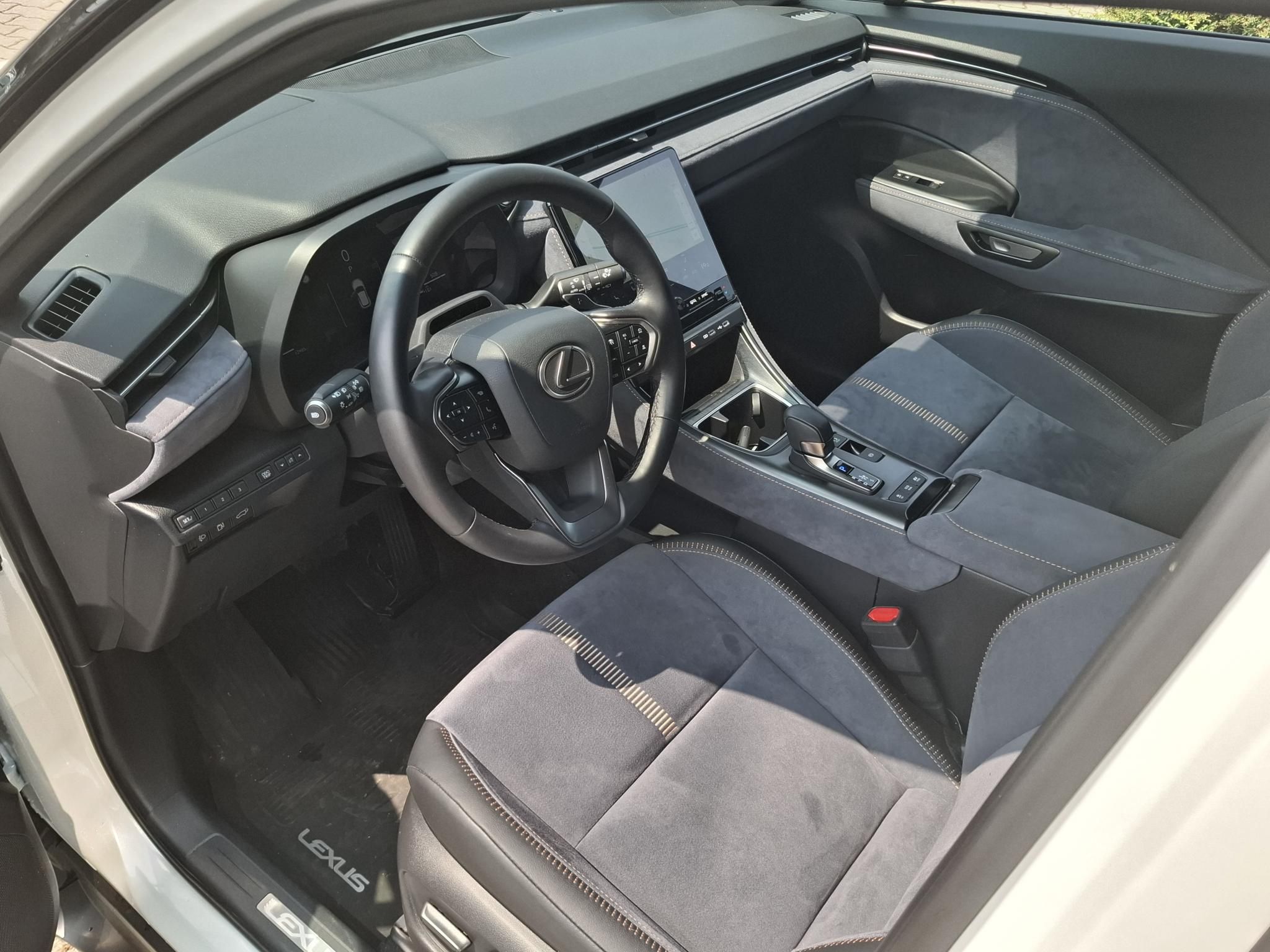 LEXUS LBX 1.5 Hybrid Cool Tech e-CVT