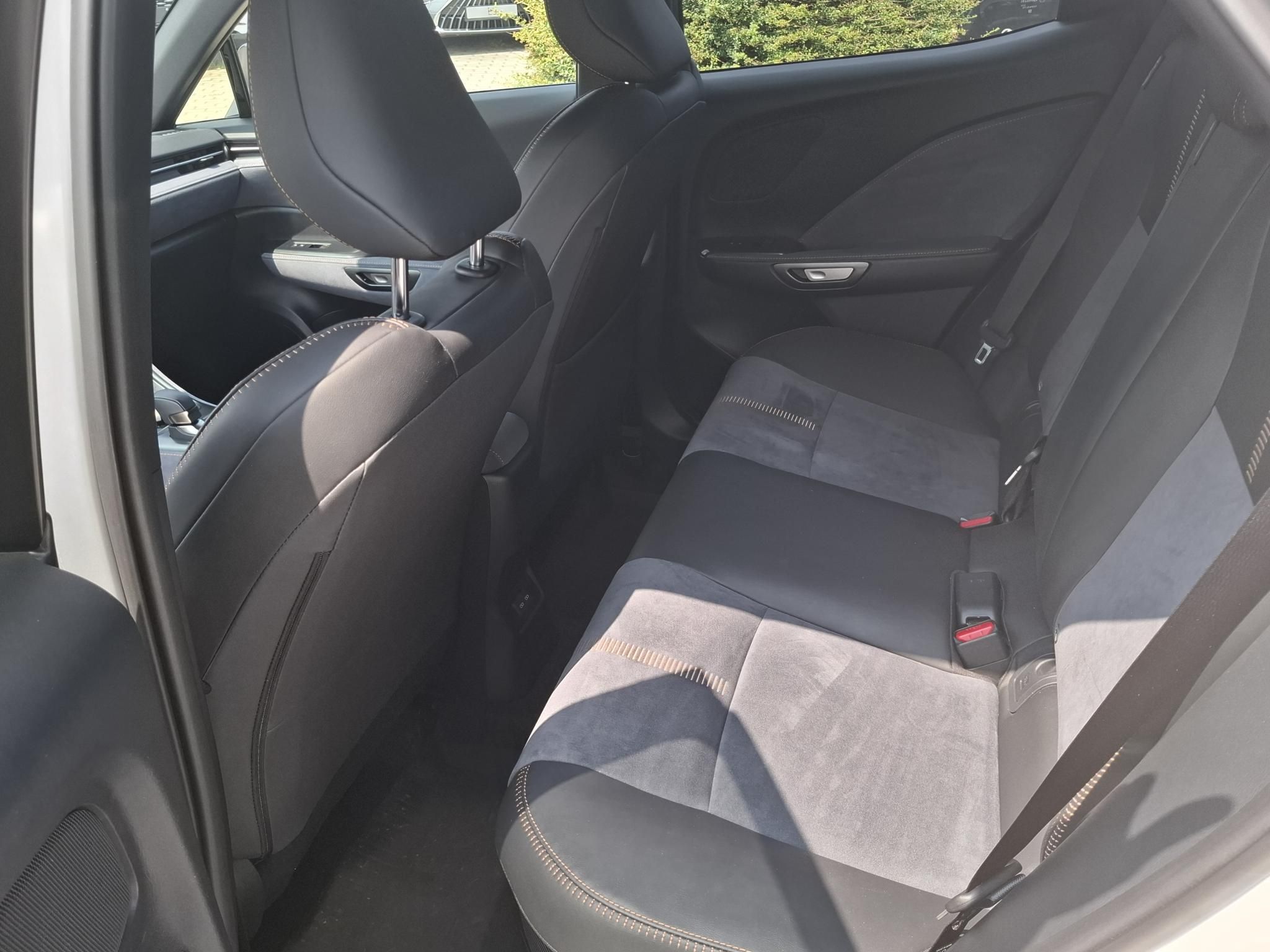 LEXUS LBX 1.5 Hybrid Cool Tech e-CVT