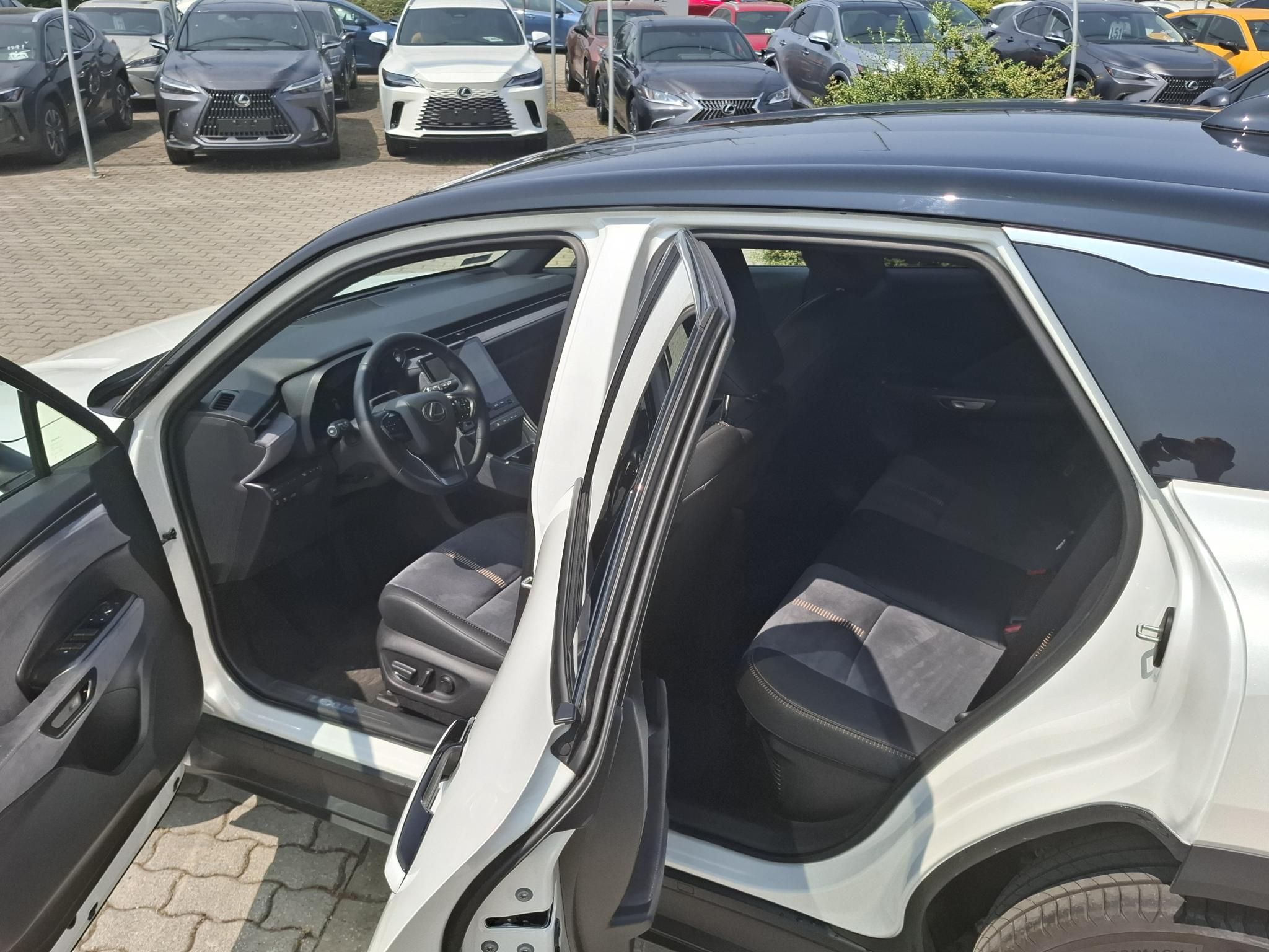 LEXUS LBX 1.5 Hybrid Cool Tech e-CVT