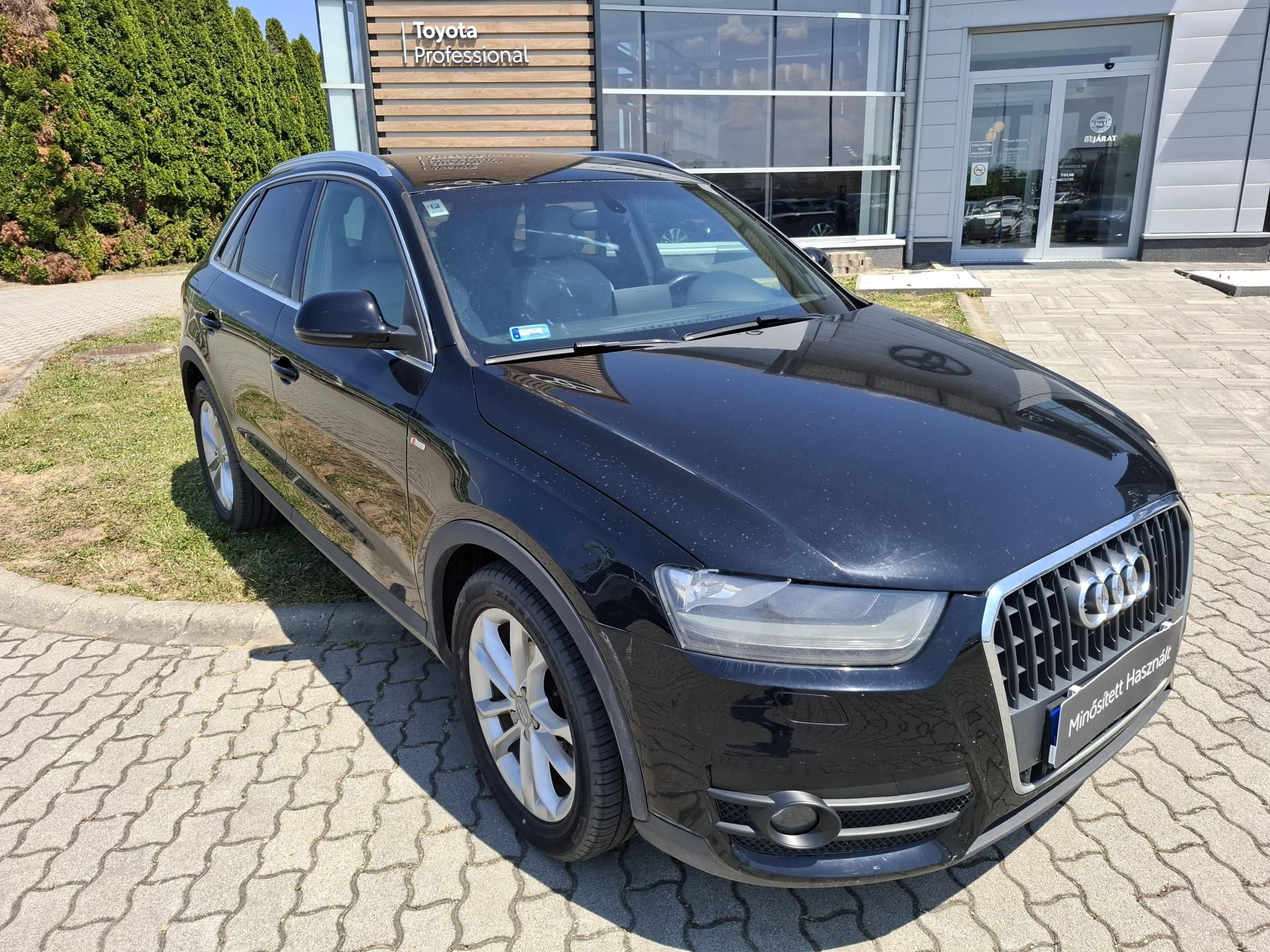 AUDI Q3 2.0 TDI DPF quattro S-tronic