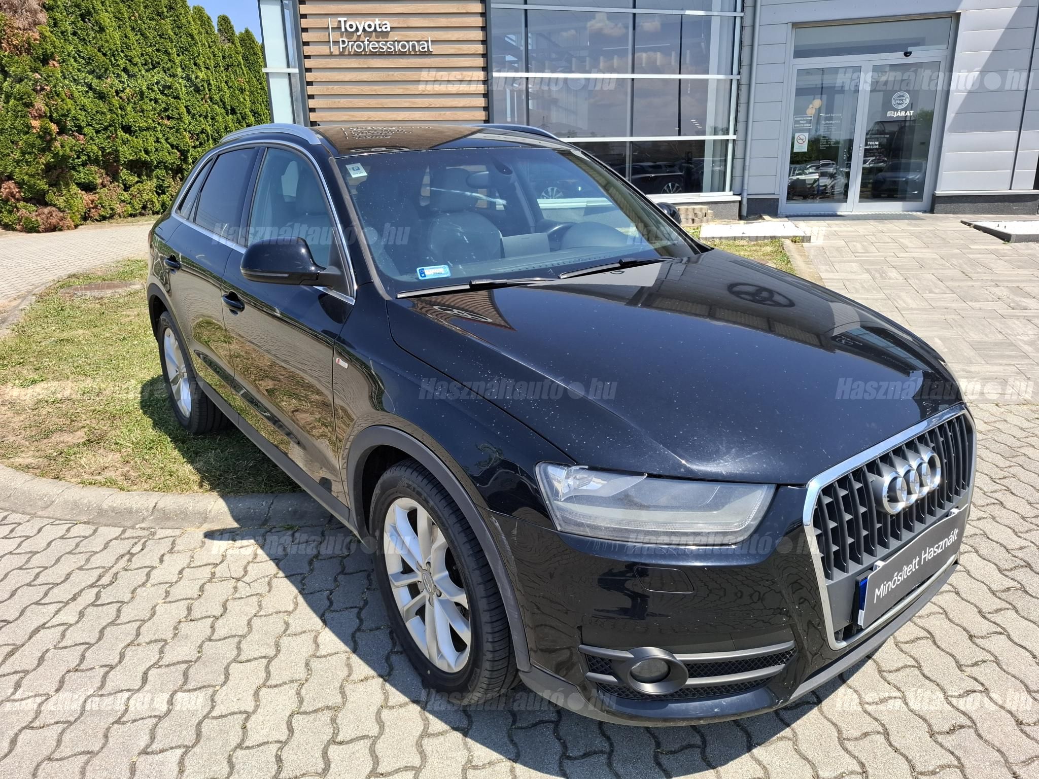 AUDI Q3 2.0 TDI DPF quattro S-tronic
