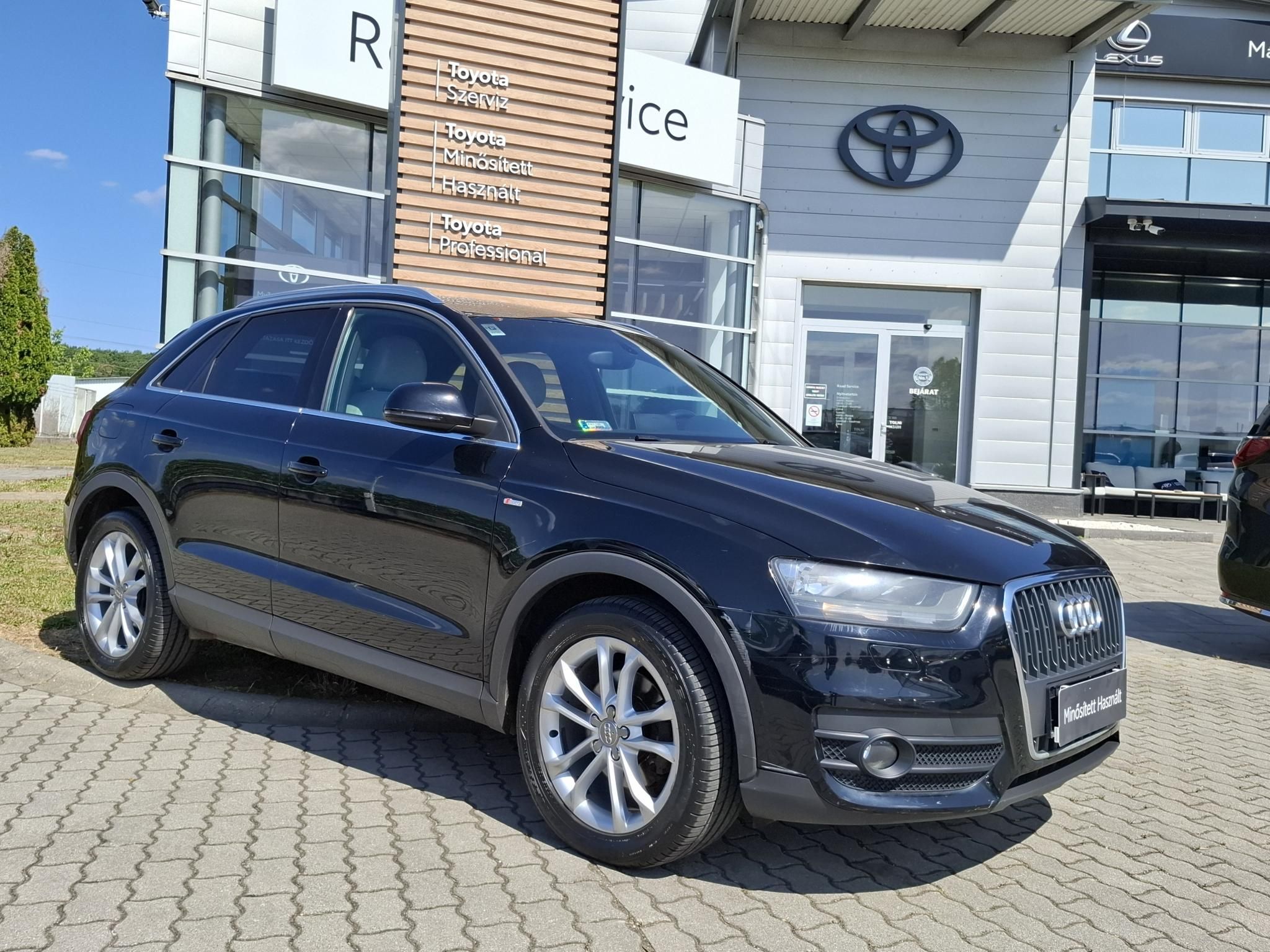 AUDI Q3 2.0 TDI DPF quattro S-tronic