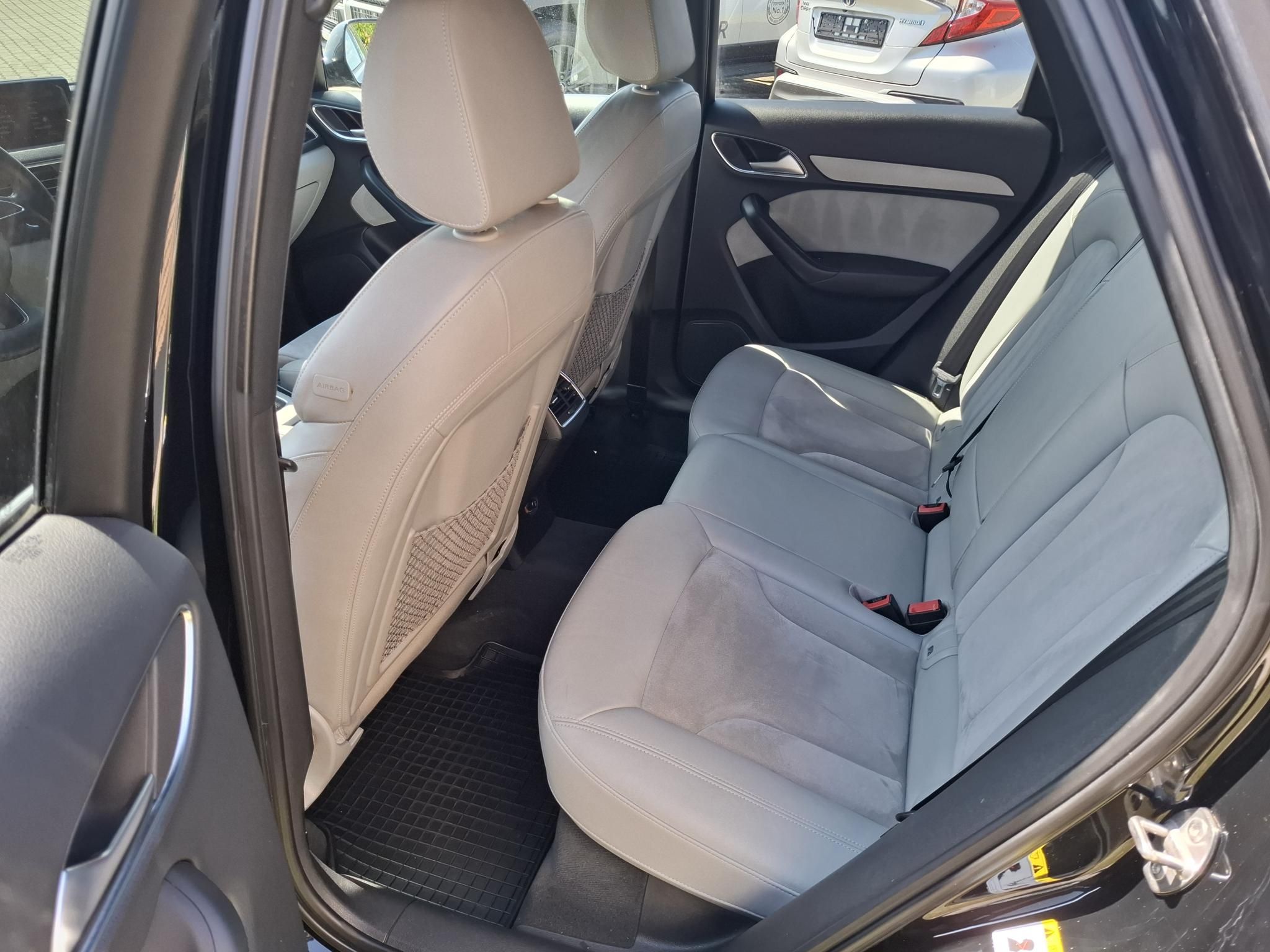 AUDI Q3 2.0 TDI DPF quattro S-tronic