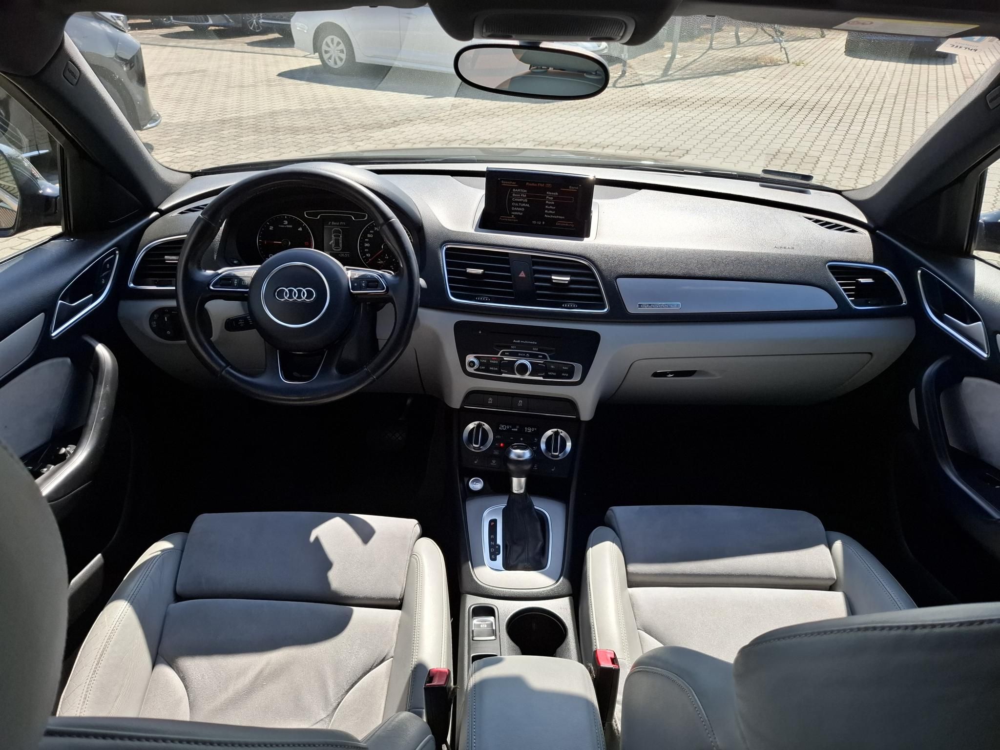AUDI Q3 2.0 TDI DPF quattro S-tronic