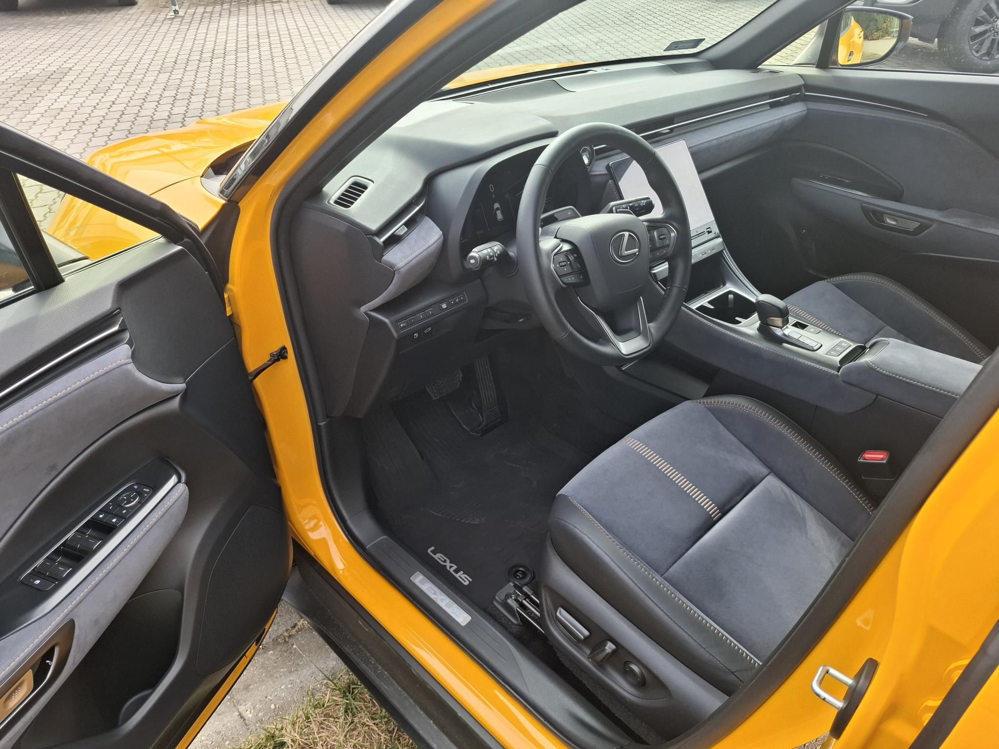 LEXUS LBX 1.5 Hybrid Cool Premium e-CVT