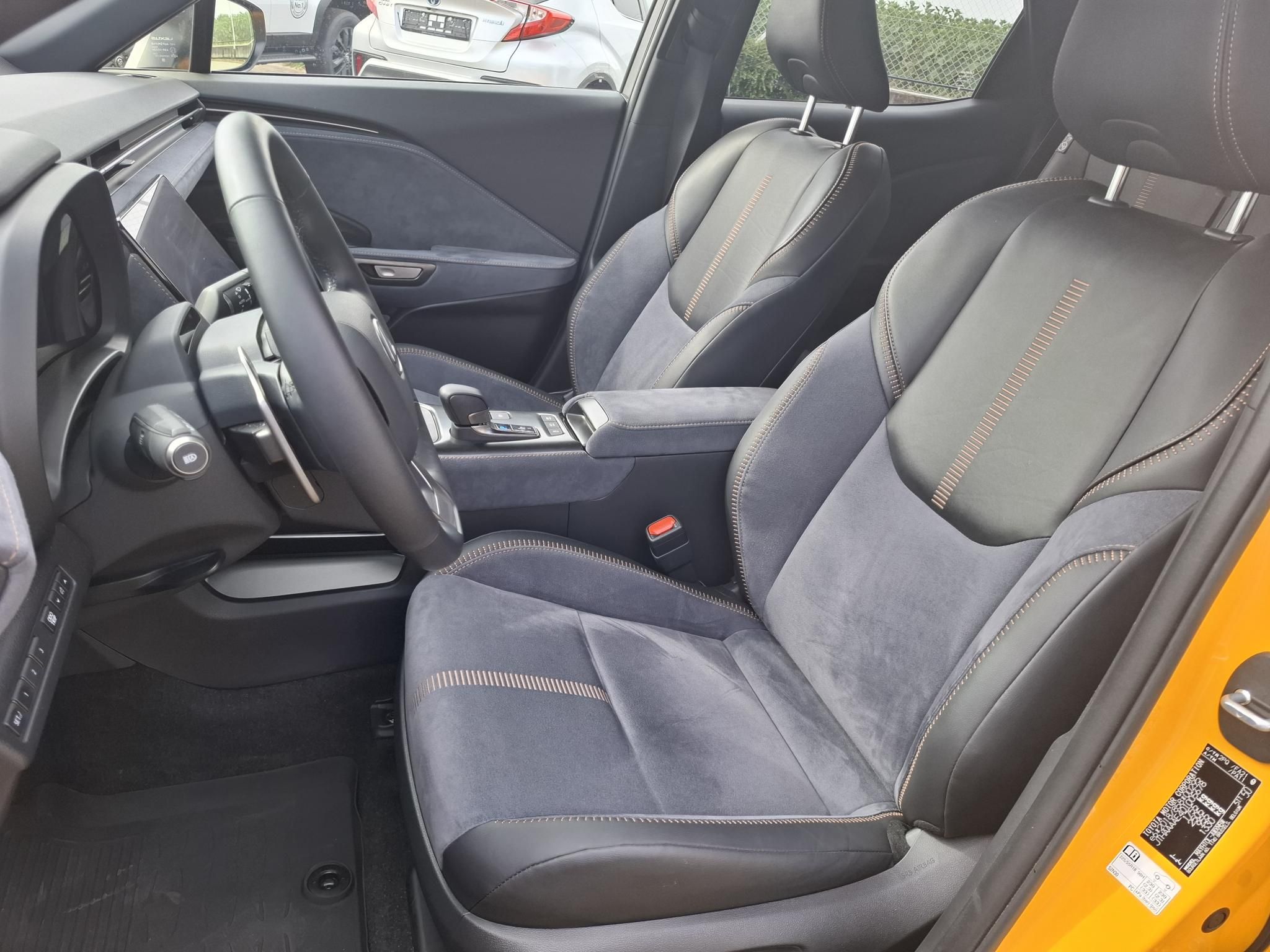 LEXUS LBX 1.5 Hybrid Cool Premium e-CVT
