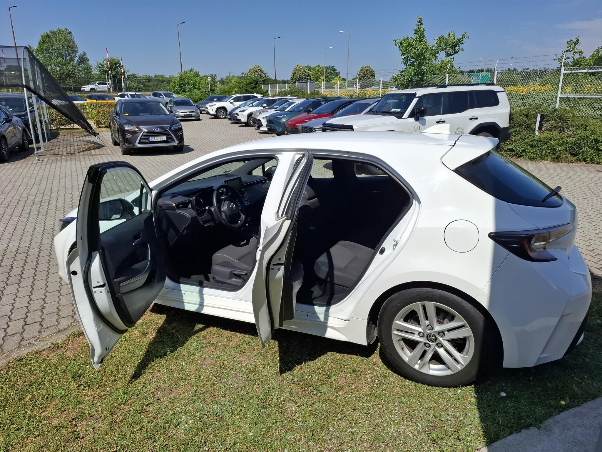 TOYOTA COROLLA 1.8 Hybrid Comfort e-CVT + 2 év Toyota Minősített Használt Autó Garancia