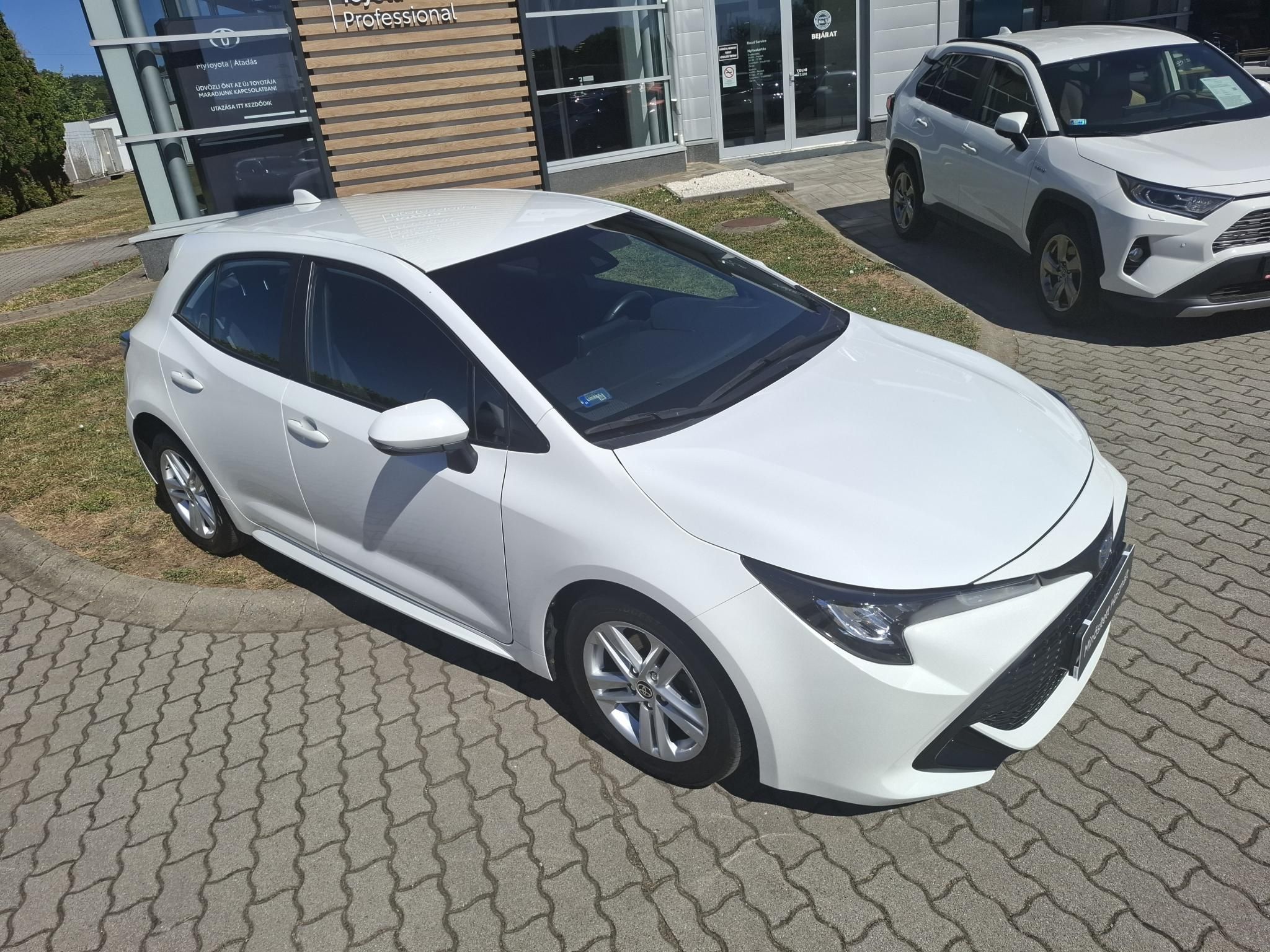 TOYOTA COROLLA 1.8 Hybrid Comfort e-CVT + 2 év Toyota Minősített Használt Autó Garancia