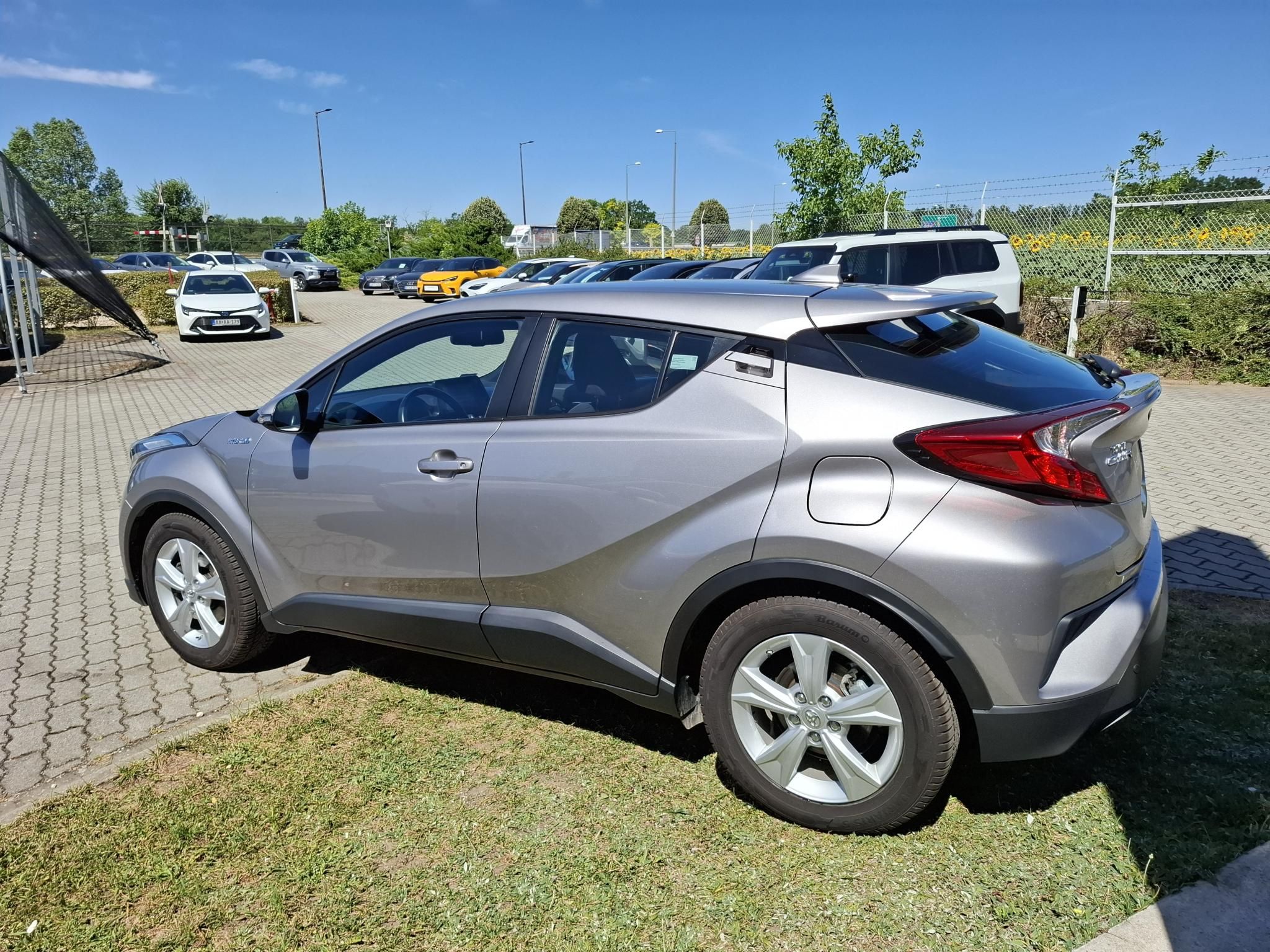 TOYOTA C-HR 1.8 Hybrid Active (ülésfűtéssel) e-CVT + 2 Év Toyota Minősített Használt Autó Garanciával