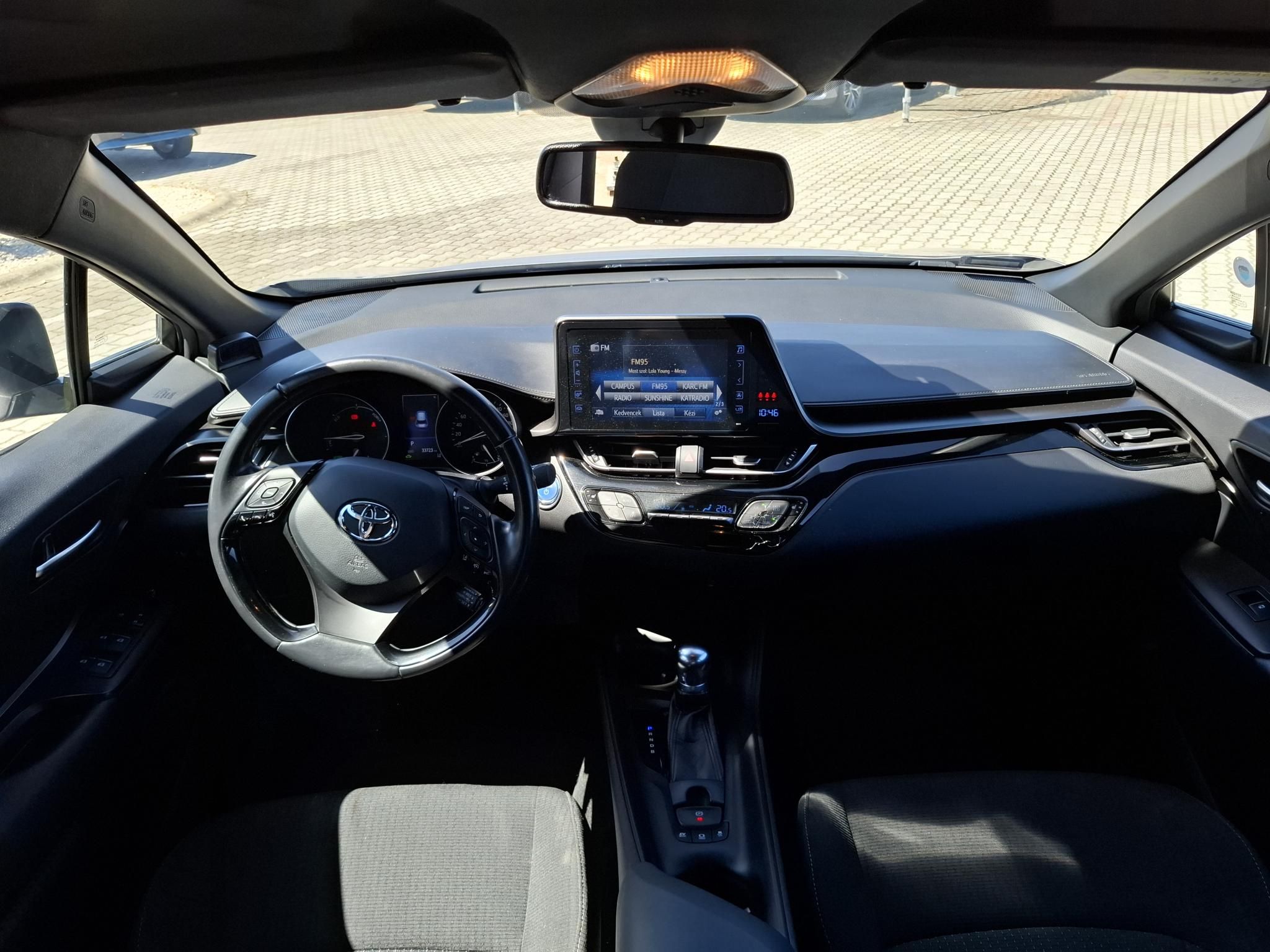 TOYOTA C-HR 1.8 Hybrid Active (ülésfűtéssel) e-CVT + 2 Év Toyota Minősített Használt Autó Garanciával