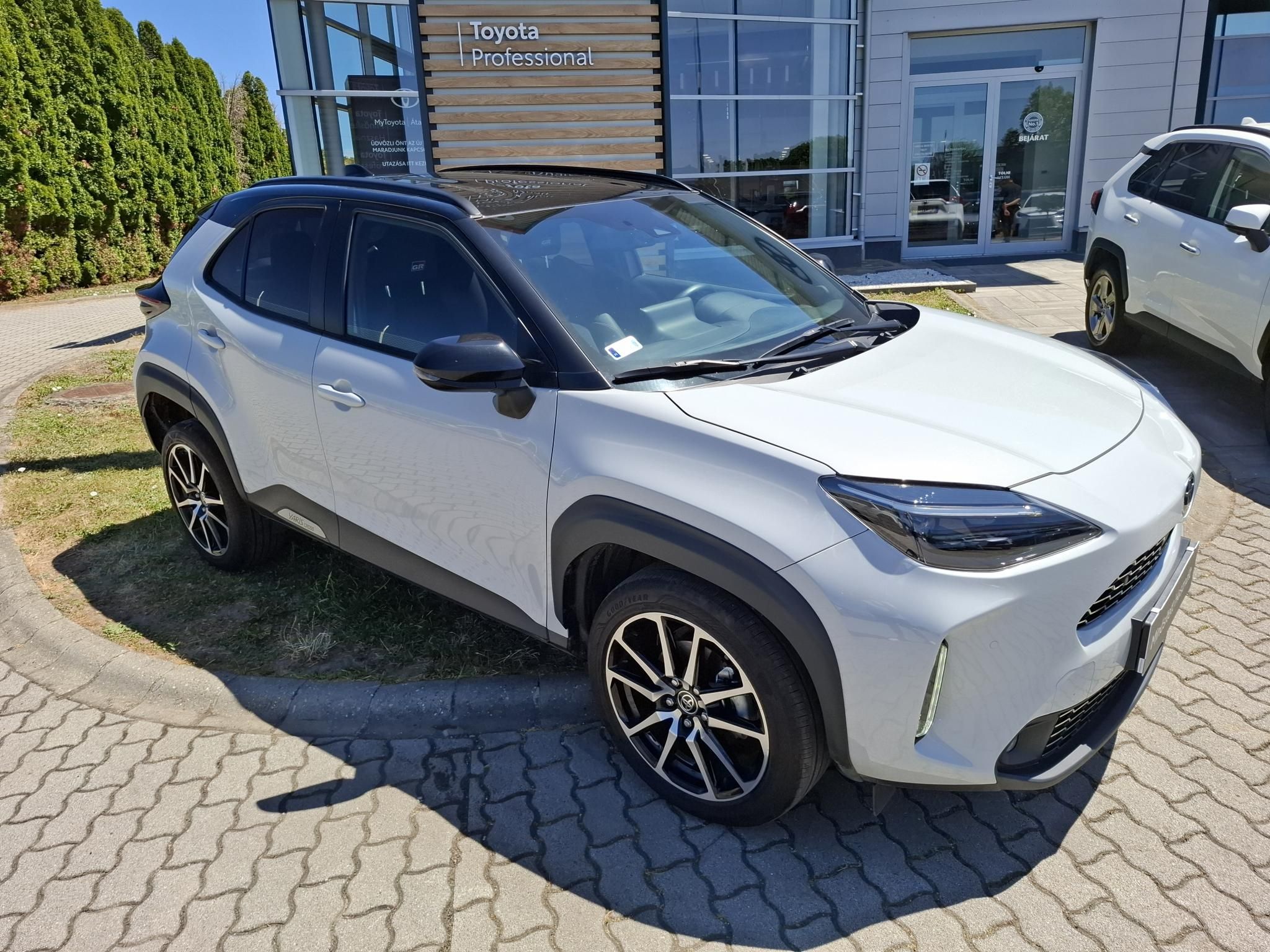 TOYOTA YARIS CROSS 1.5 Hybrid GR Sport e-CVT