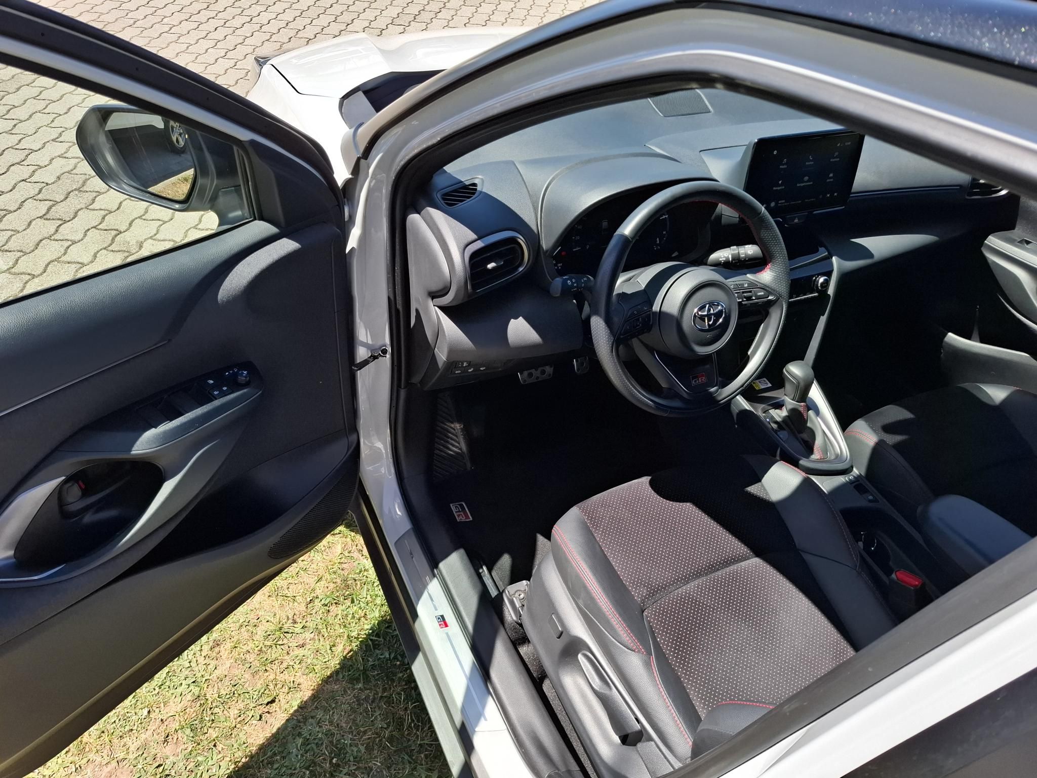 TOYOTA YARIS CROSS 1.5 Hybrid GR Sport e-CVT