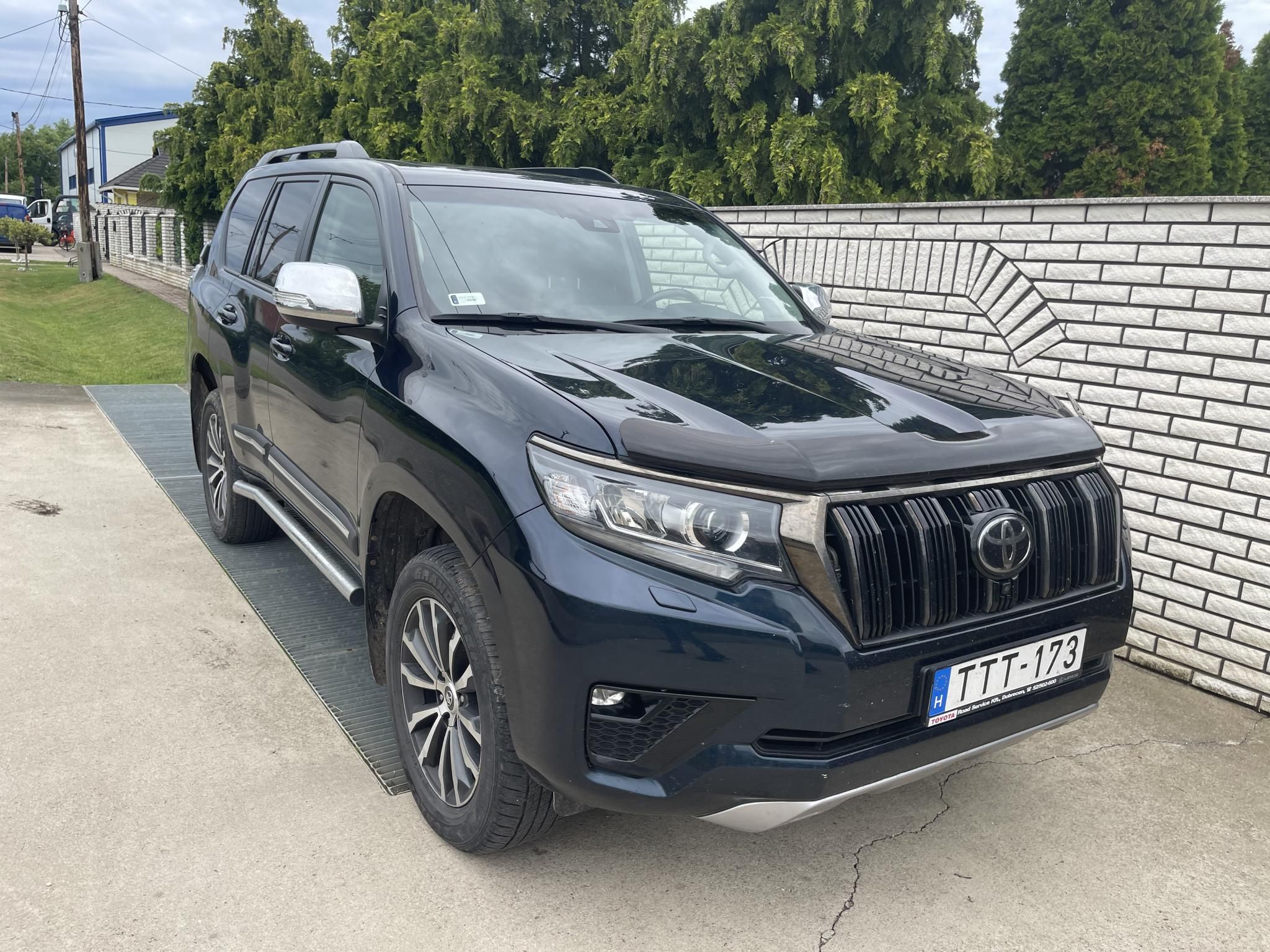 TOYOTA LAND CRUISER Prado 2.8 D-4D Executive VIP Family (Automata) [7 személy]
