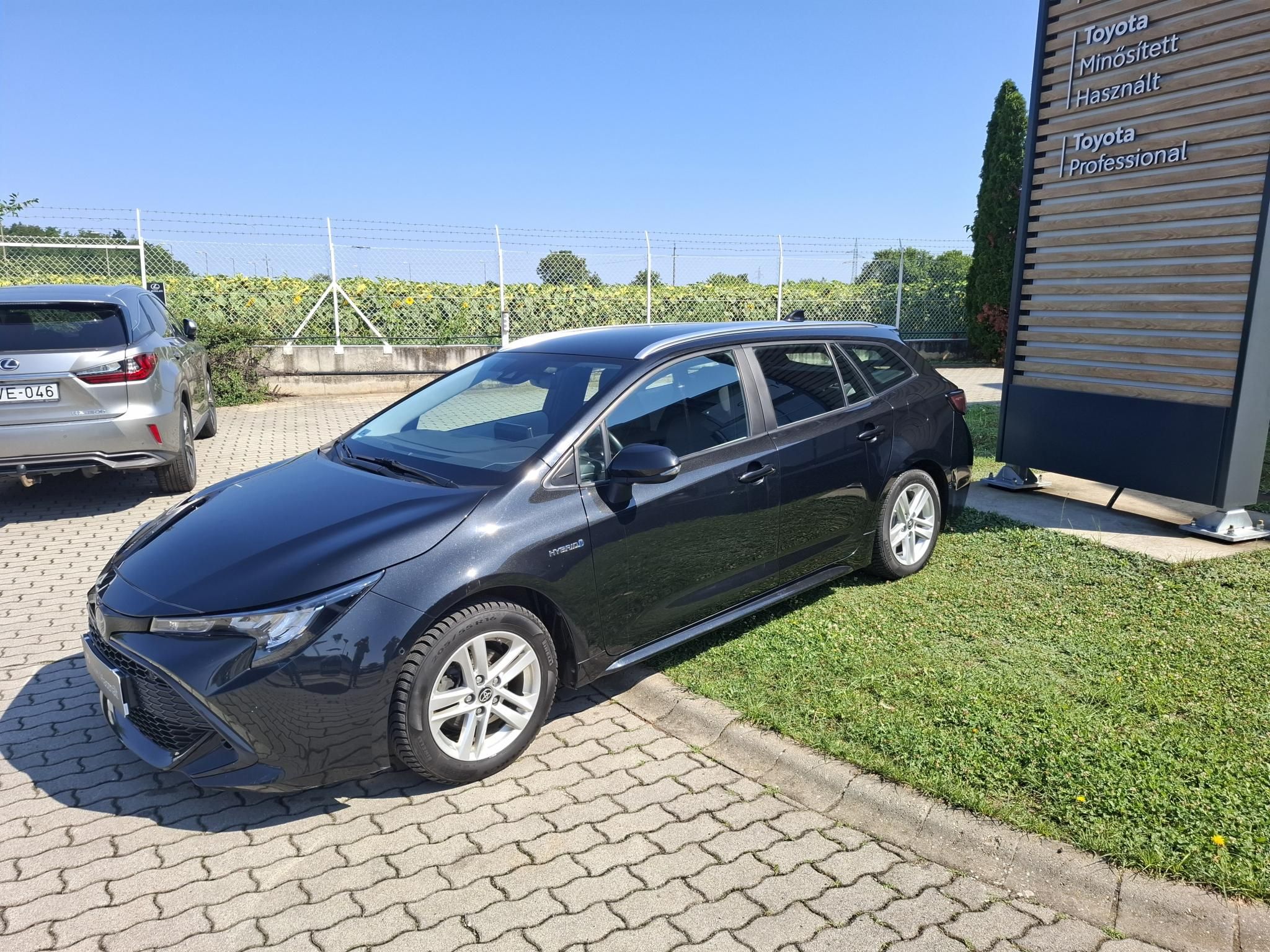 TOYOTA COROLLA Touring Sports 1.8 Hybrid Comfort Tech e-CVT + 2 év Minősített Toyota Használt Autó Garanciával!!