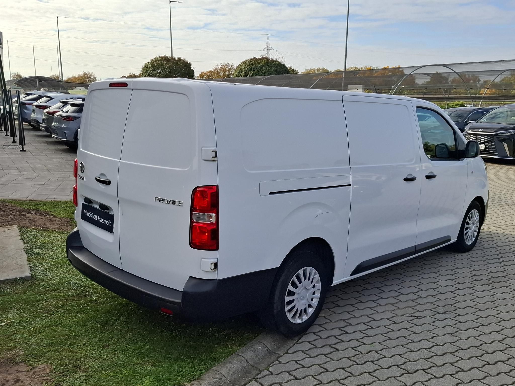 TOYOTA PROACE 2.0 D-4D Combi Active L2H1