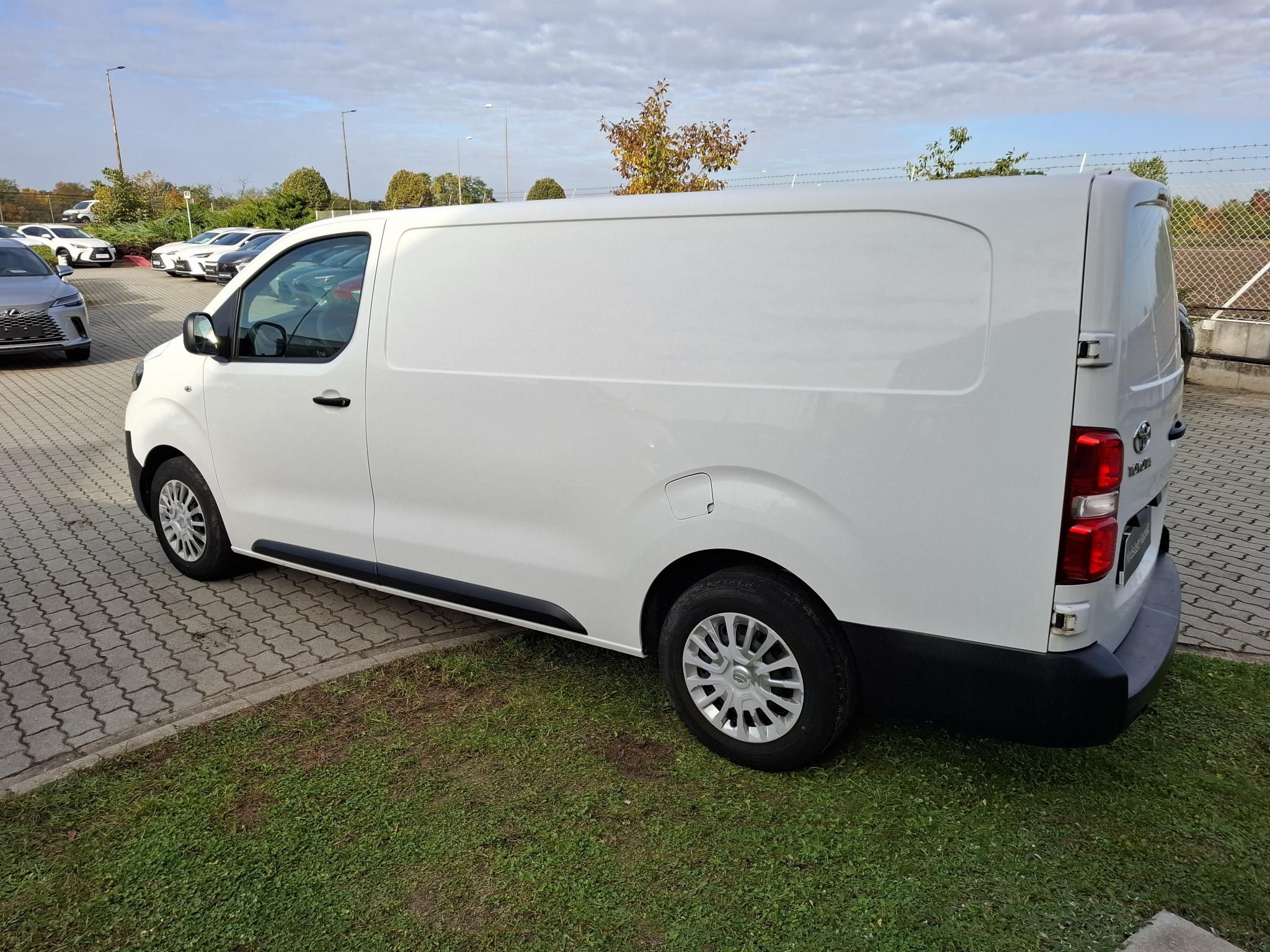 TOYOTA PROACE 2.0 D-4D Combi Active L2H1